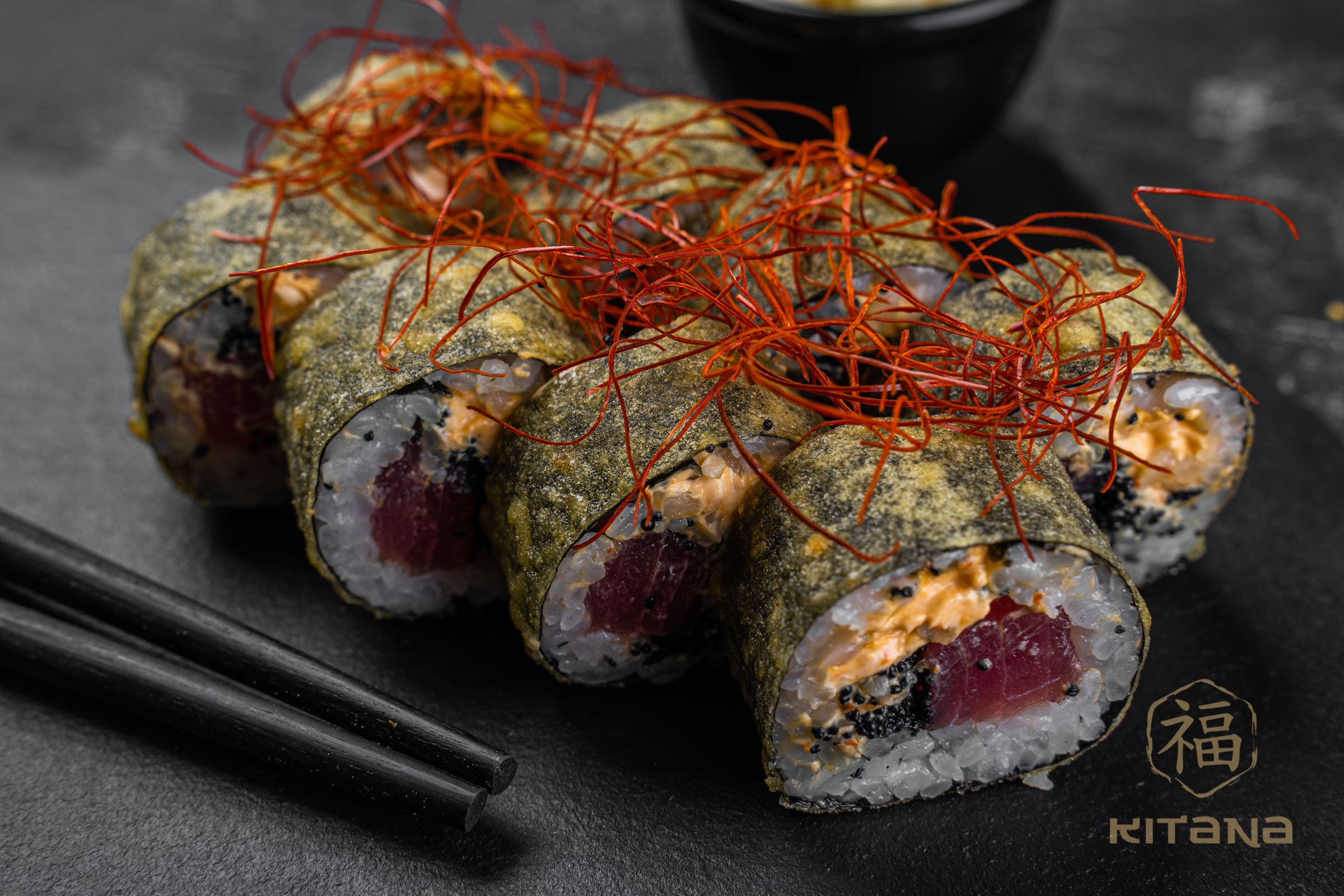 Доставка роллов и суши премиум качества в Геленджике — ресторан KITANA SUSHI