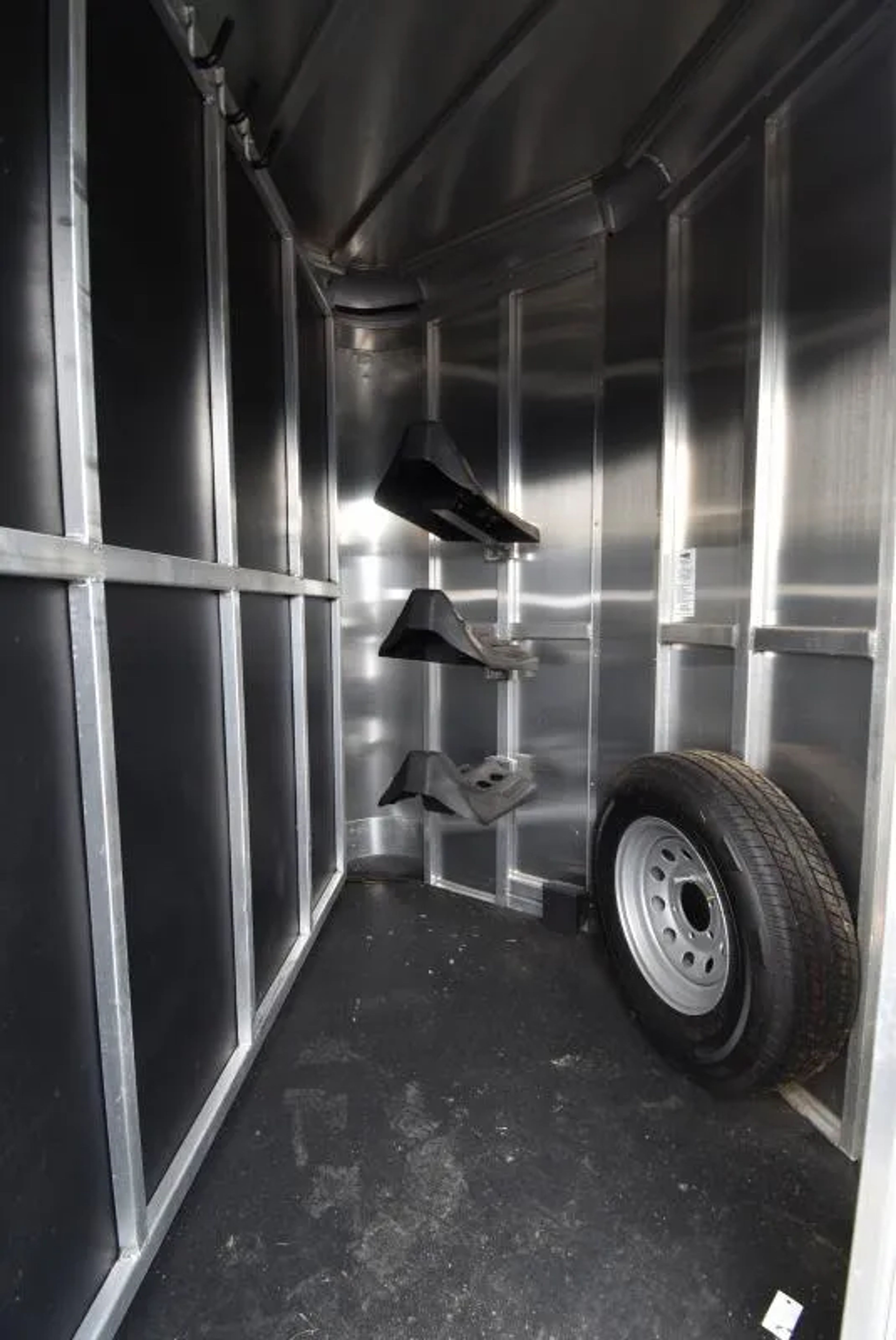 2021 Shadow Trailers Stablemate 3 Horse Trailer — view 9