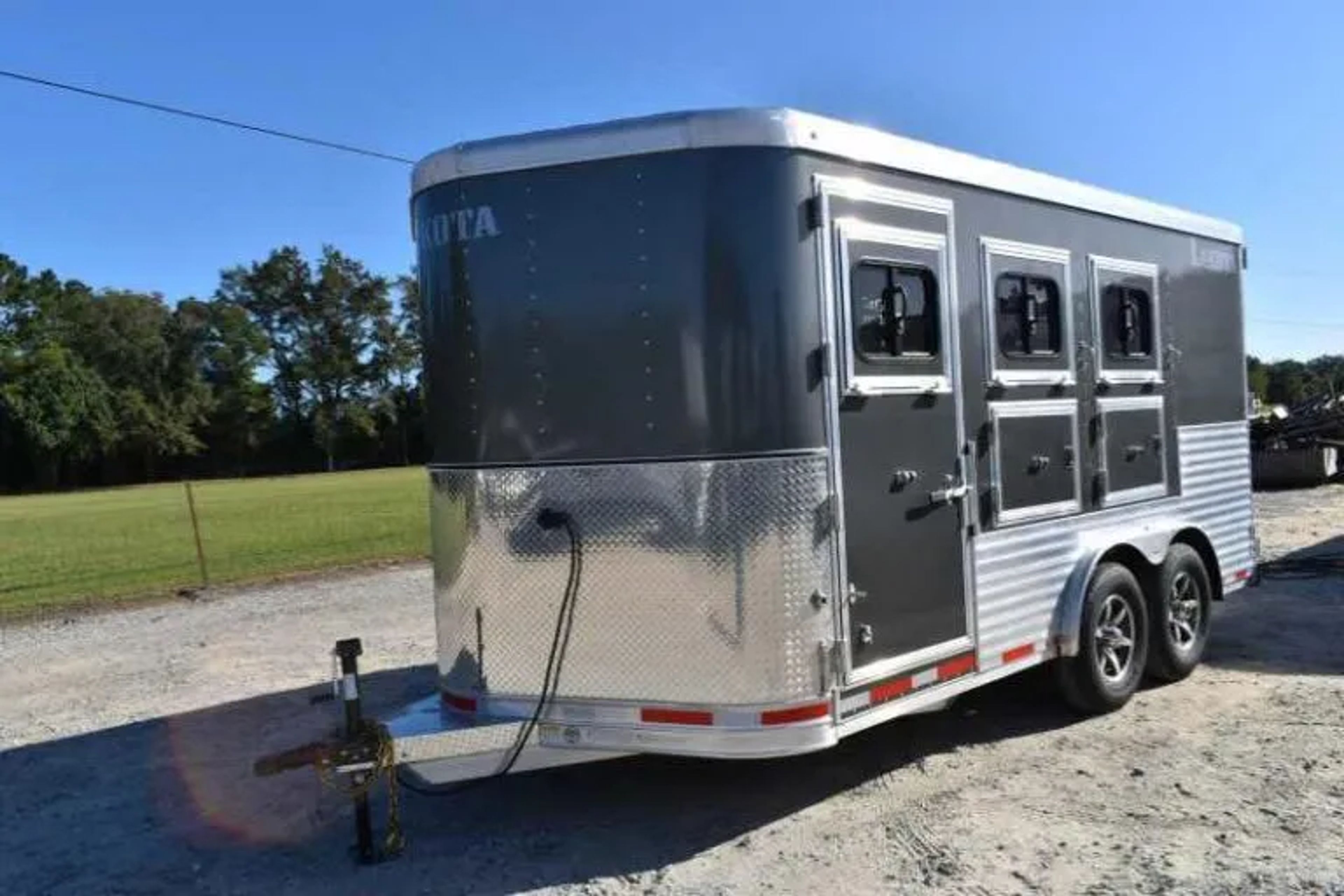 2018 Lakota 83HBPSL 3 Horse Trailer — view 6