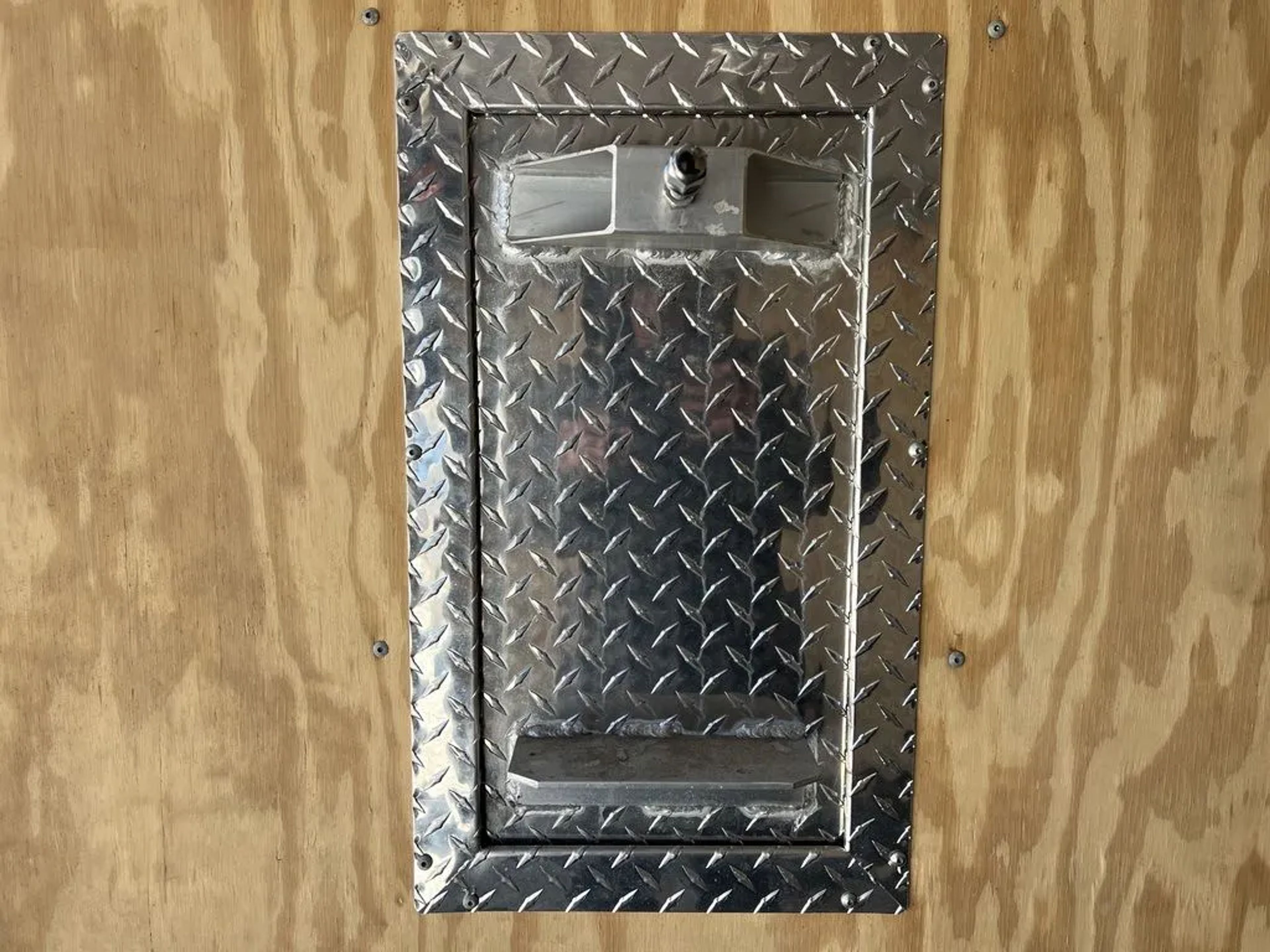 2008 Sno Pro 101×20 Aluminum 4-Place w/Interior Spare Mount, Mats & Guides — view 8