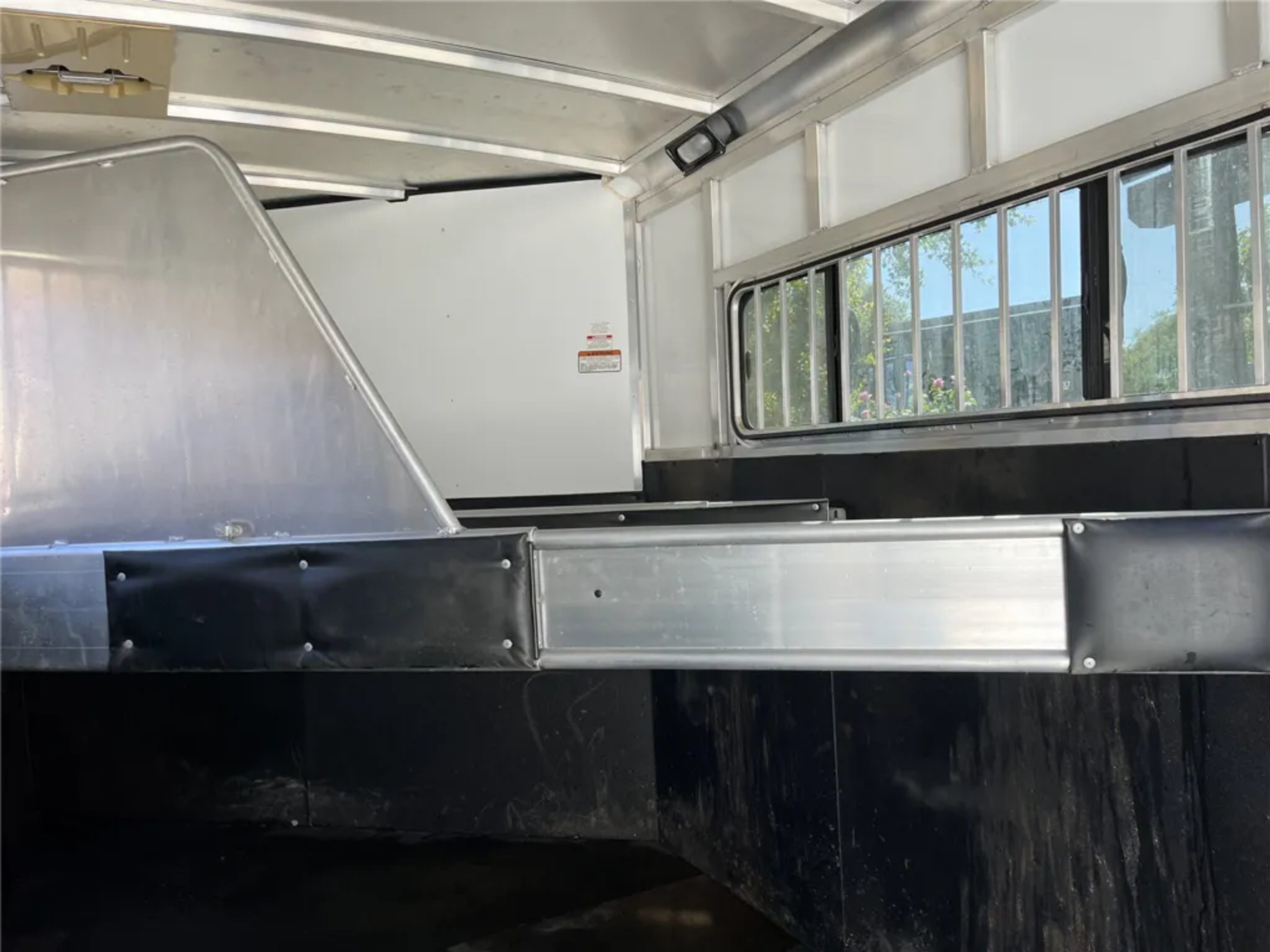 2013 Sundowner Trailers Sportsman 3 Horse Trailer — view 15