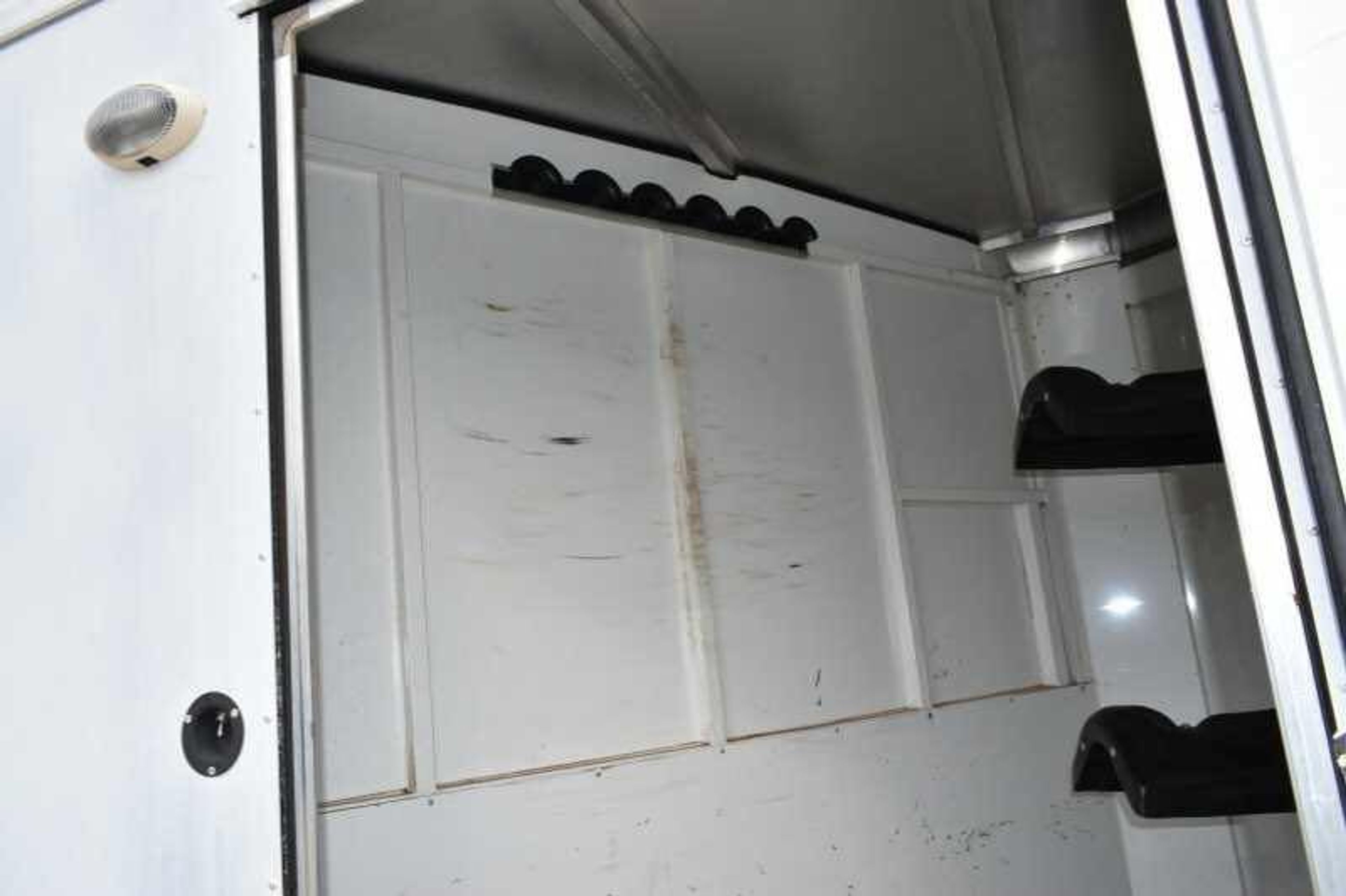 2005 Sundowner Sunlite 2 Horse Trailer — view 15