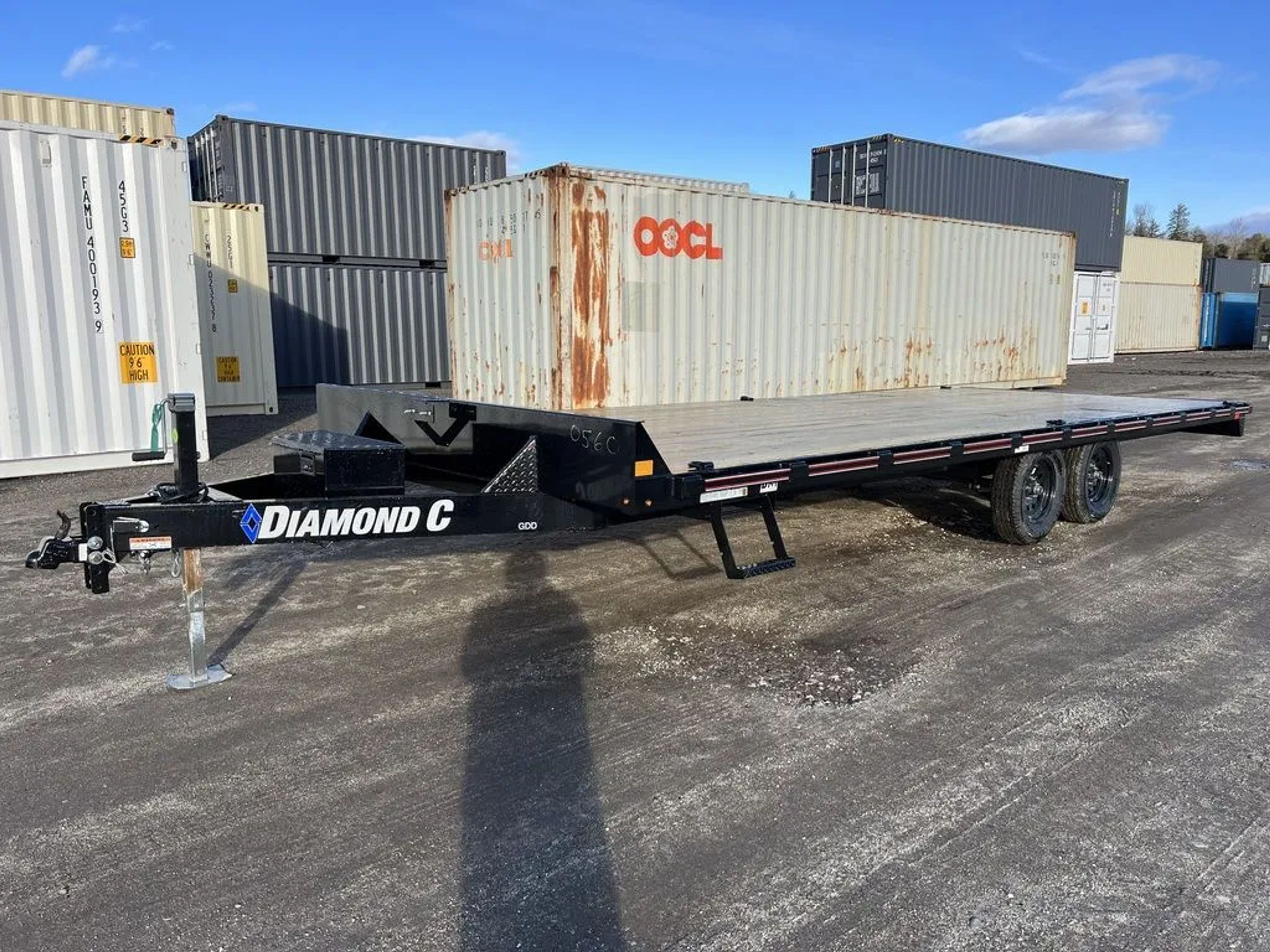2024 Diamond C 8.5×22 7K Deckover Trailer w/Slide-In Ramps — view 2