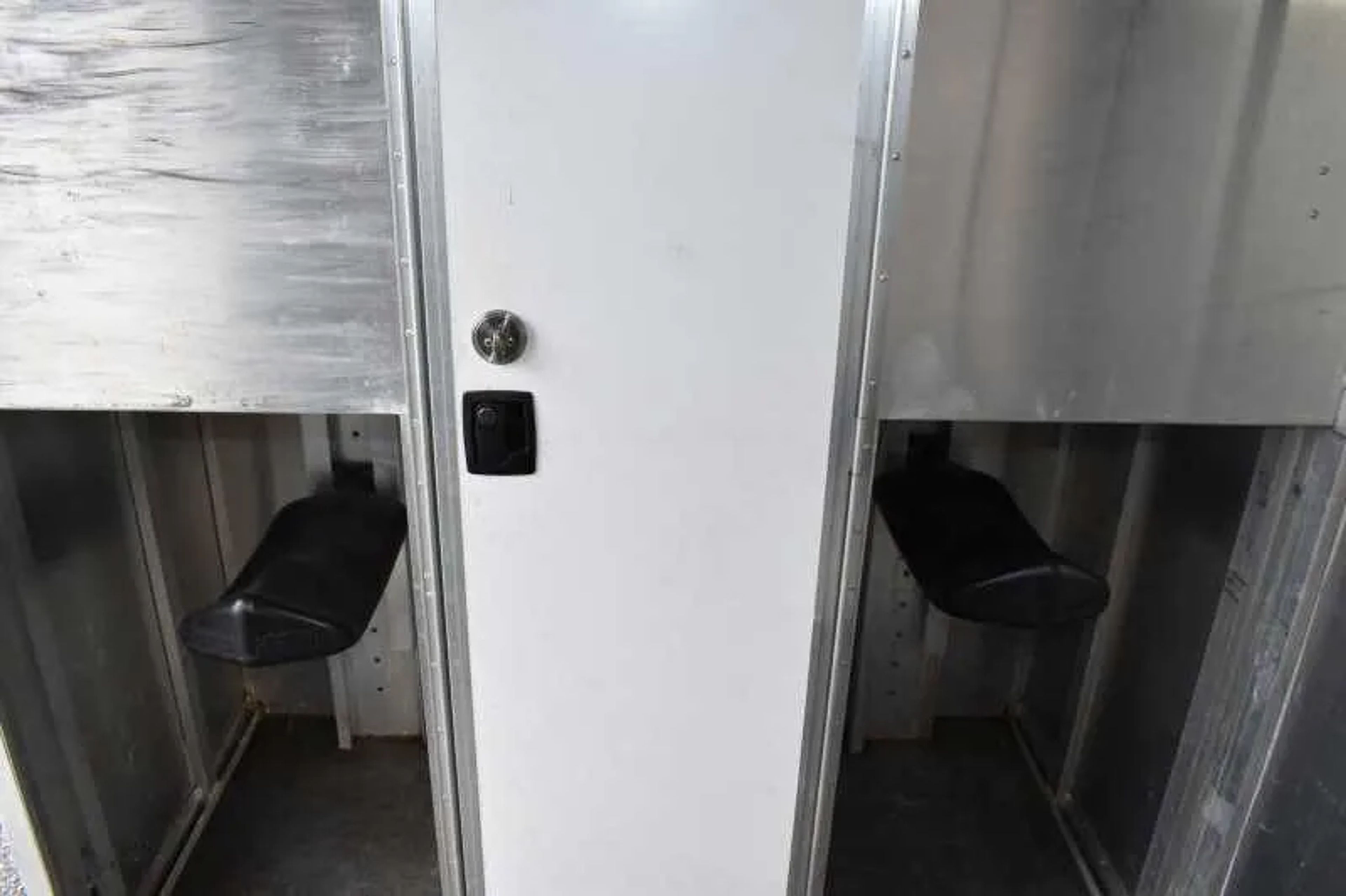 2003 Featherlite 2HST 2 Horse Trailer — view 12