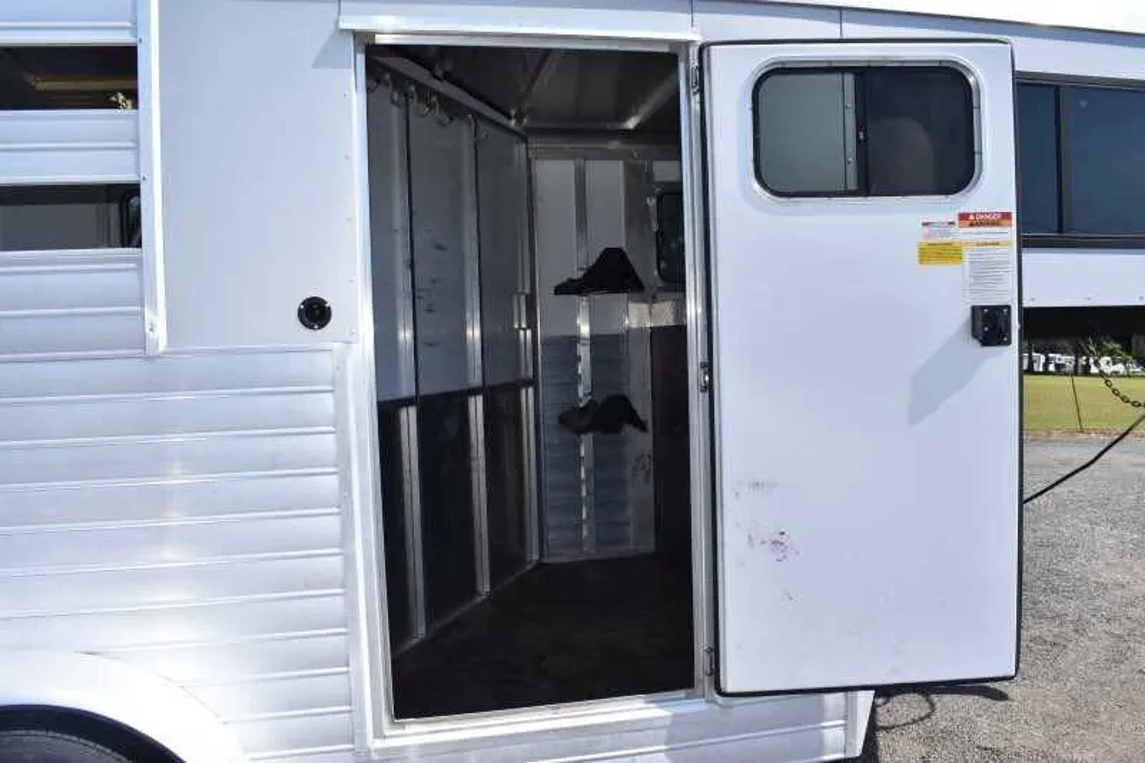 2014 Sundowner 2 Horse Gooseneck Trailer — view 6