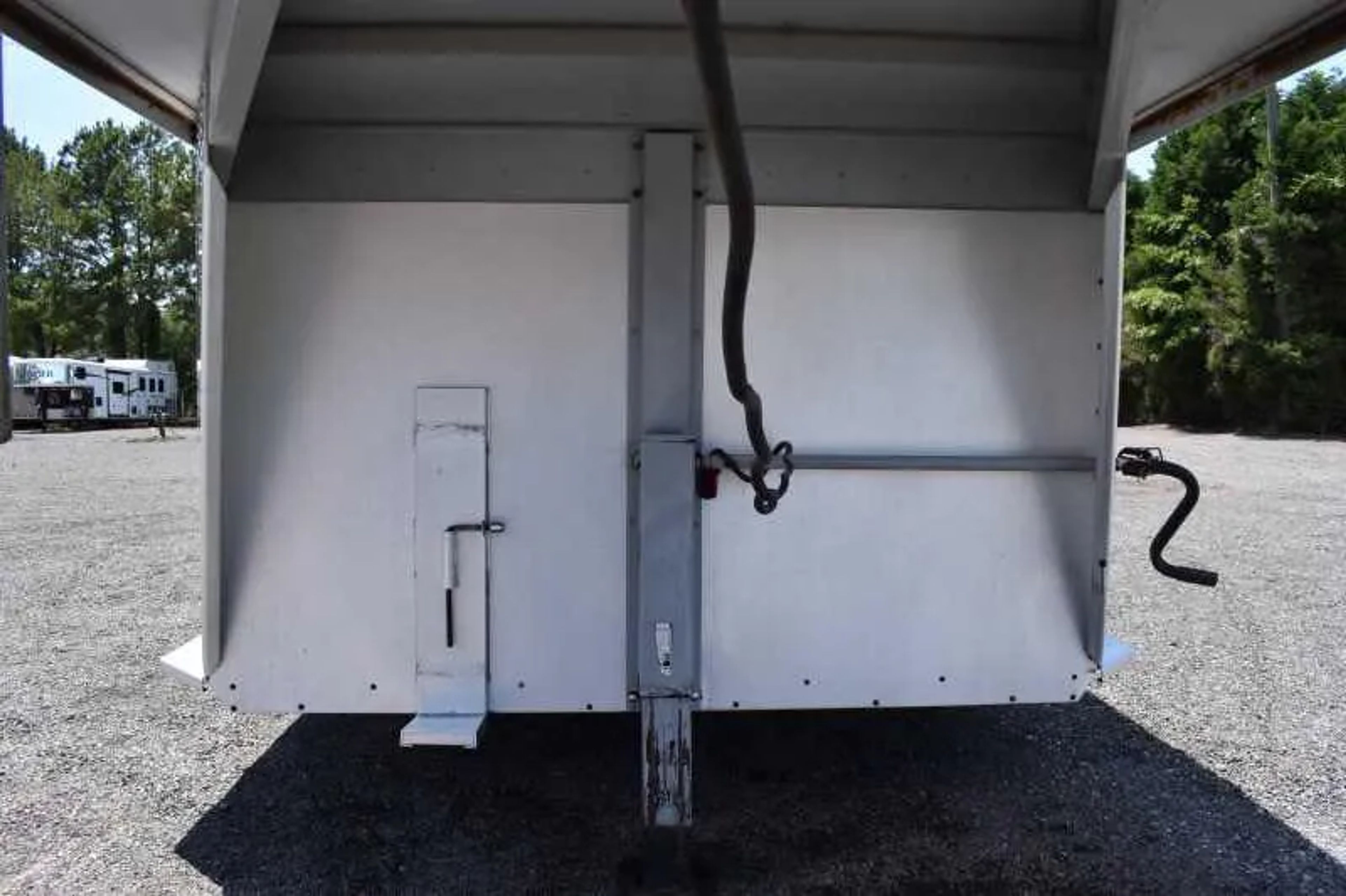 2000 Sundowner 7204GNST 2 Horse Trailer — view 24