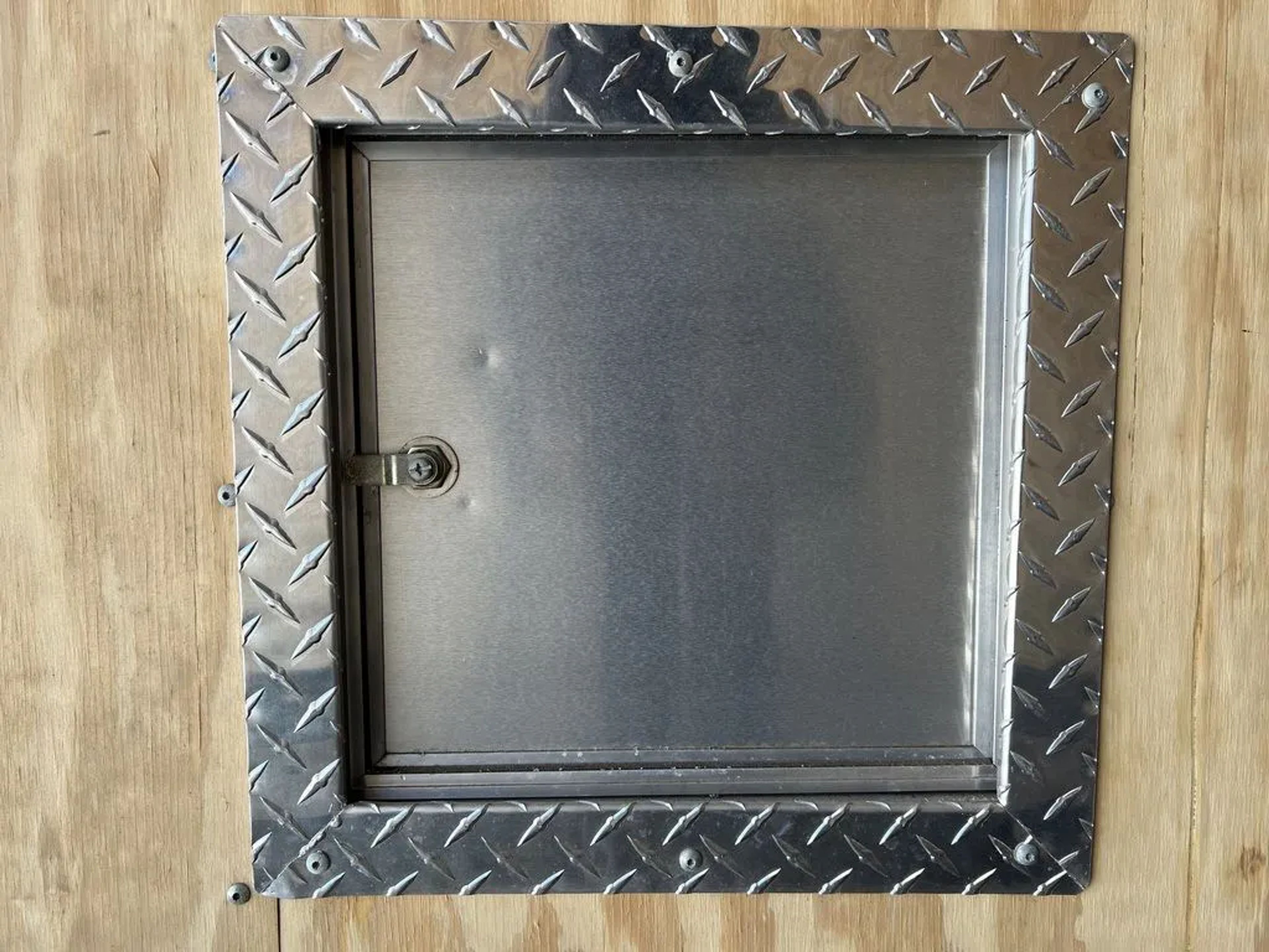 2008 Sno Pro 101×20 Aluminum 4-Place w/Interior Spare Mount, Mats & Guides — view 7