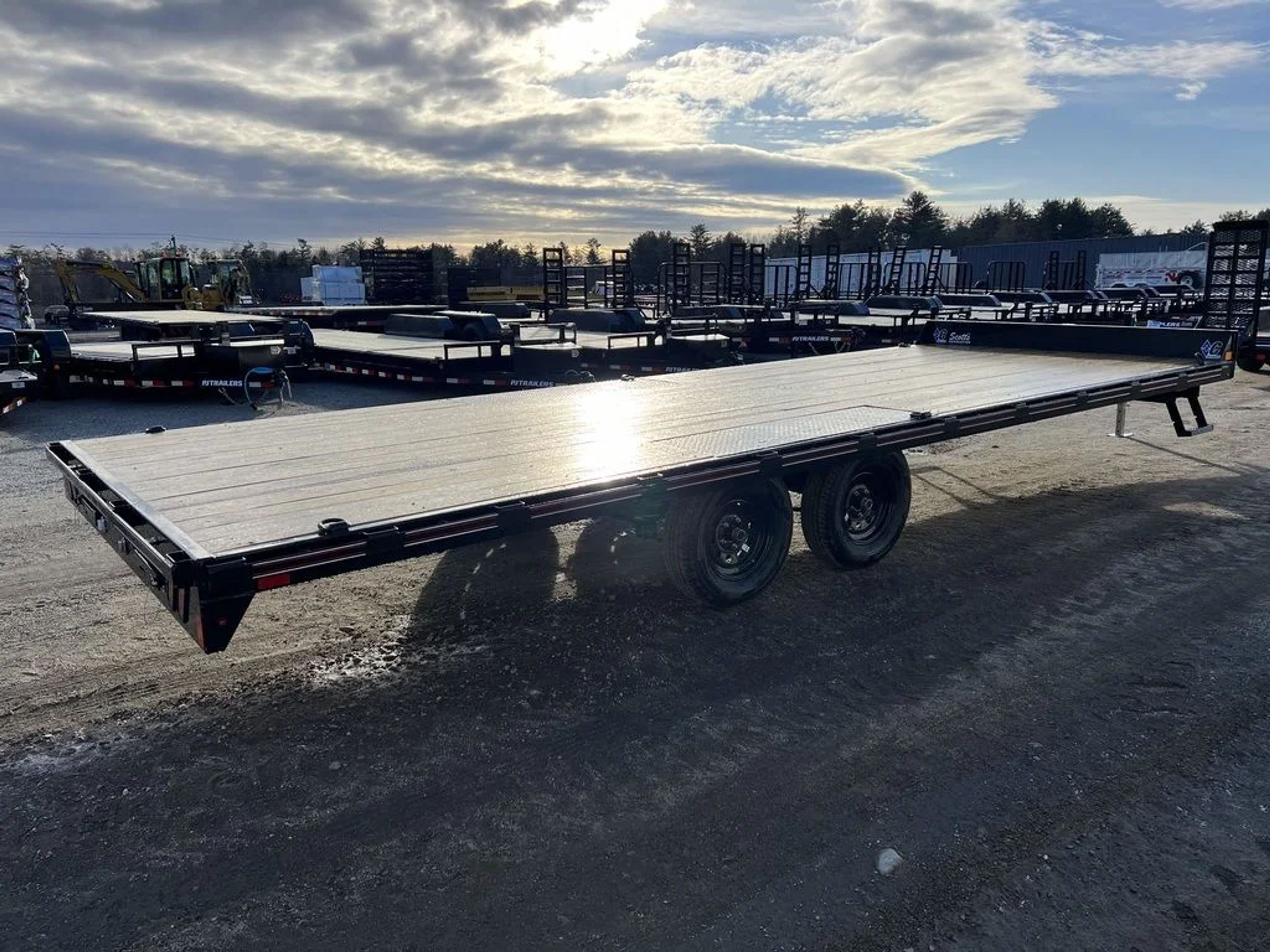 2024 Diamond C 8.5×22 7K Deckover Trailer w/Slide-In Ramps — view 5