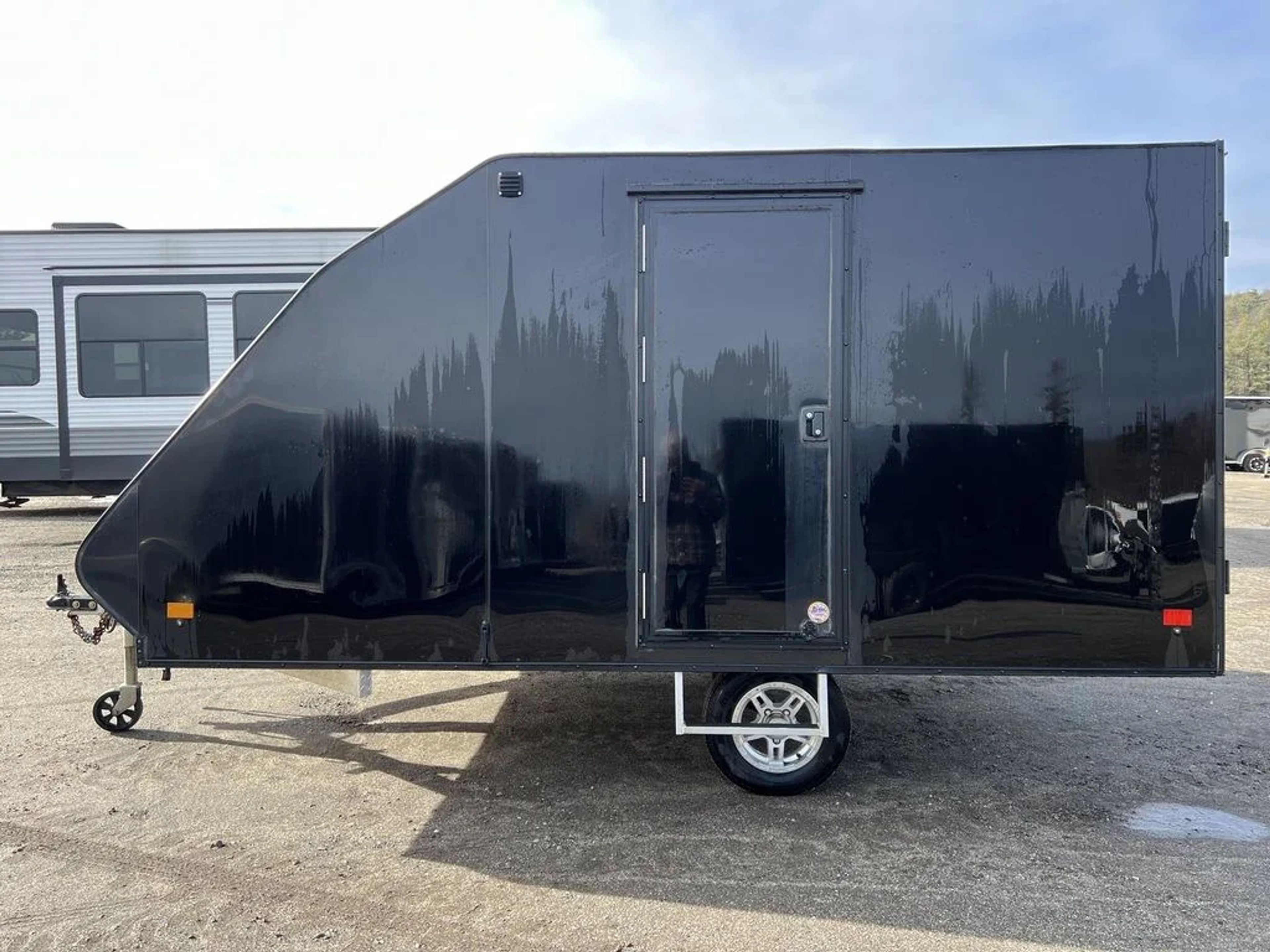 Aluminum 2-Place Crossover/Hybrid w/Blackout PKG — view 2
