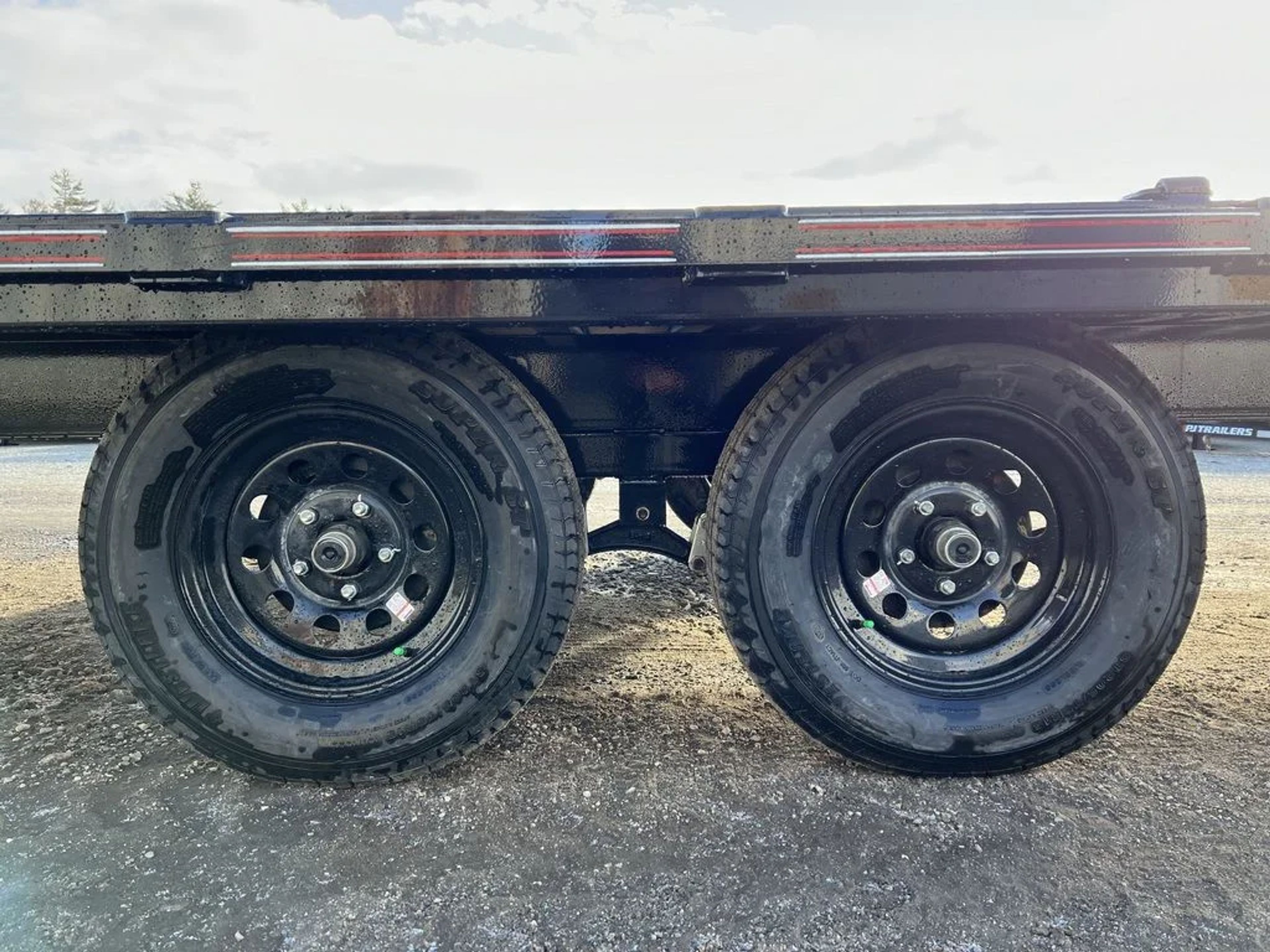 2024 Diamond C 8.5×22 7K Deckover Trailer w/Slide-In Ramps — view 12