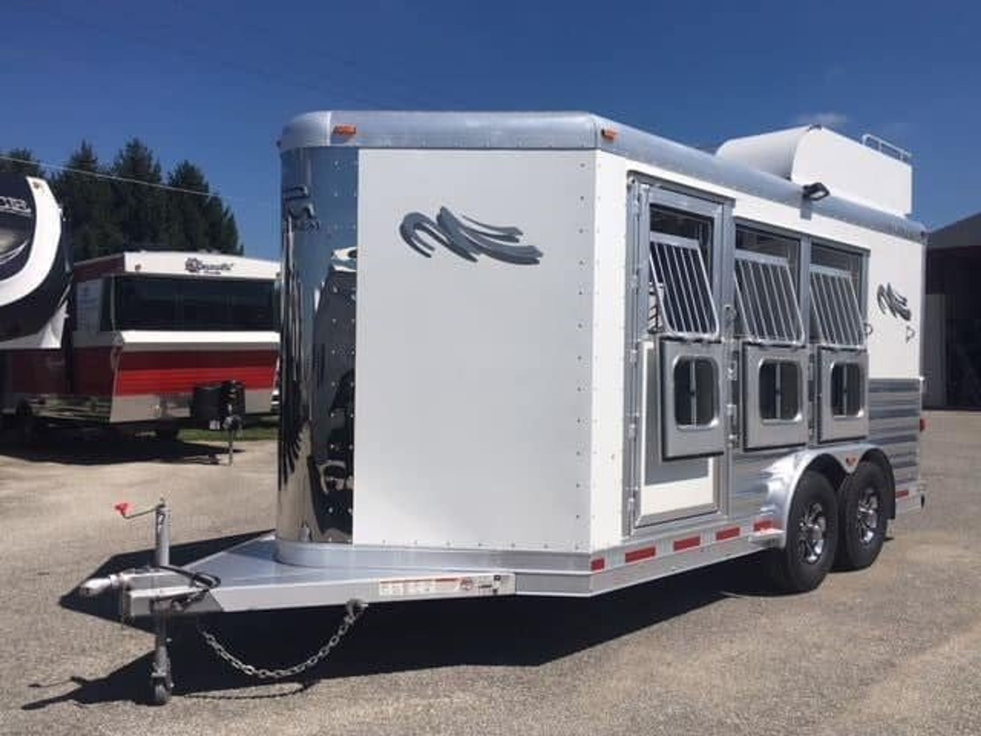 2018 Platinum Coach 3 Horse Bumper Pull — view 5
