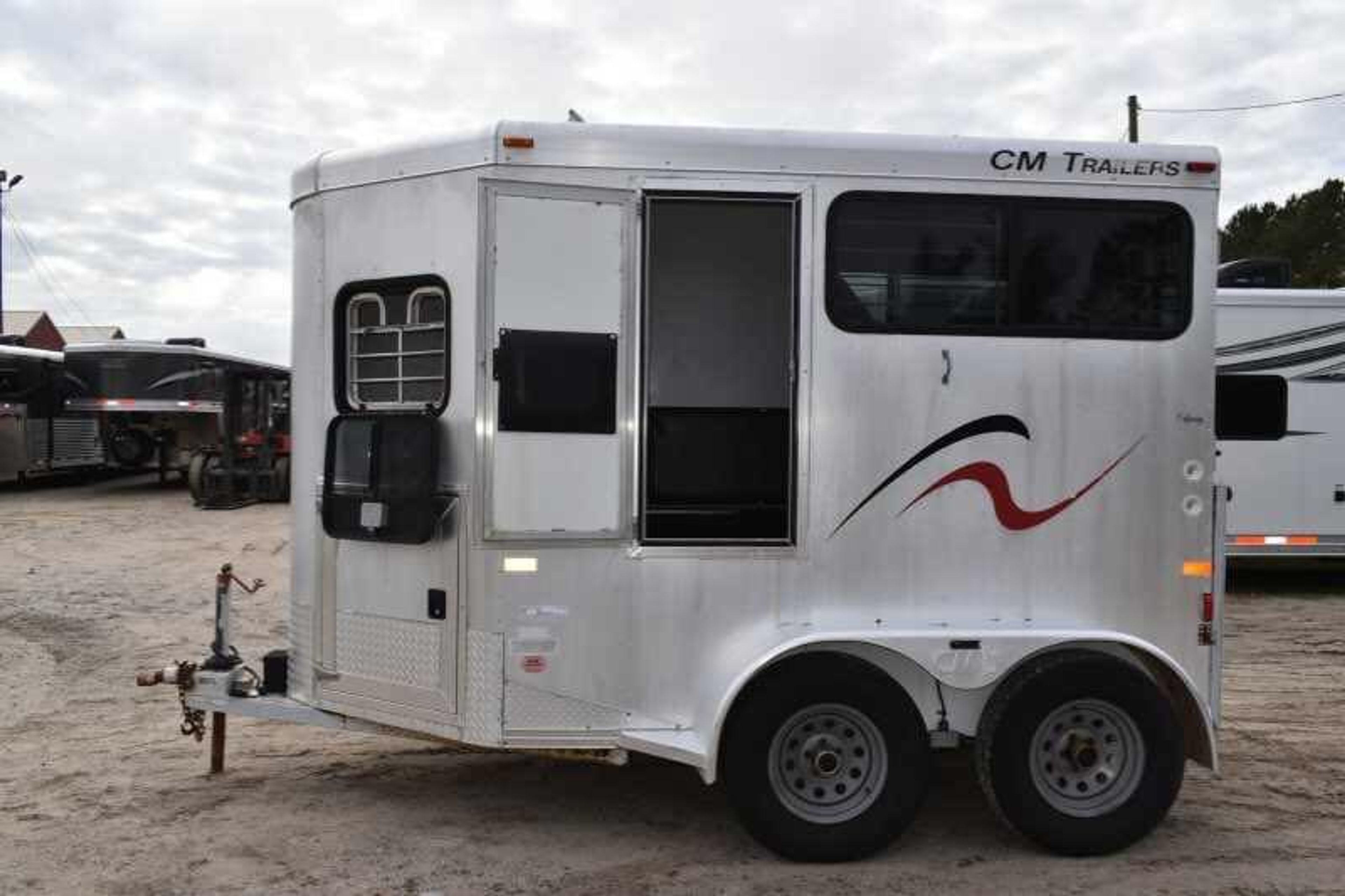 2001 CM Odyssey 2 Horse Trailer — view 3