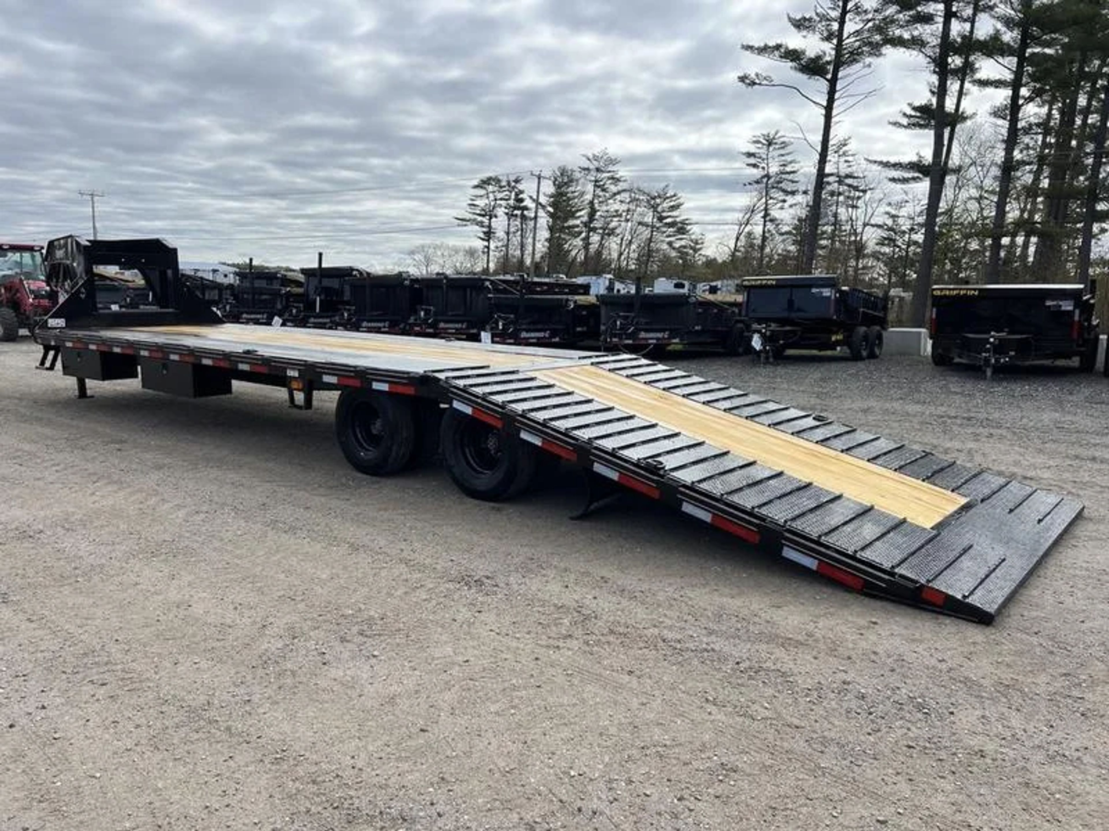 2024 Diamond C 8.5×35 25K Gooseneck Equipment Trailer w/Spare Mount — view 4