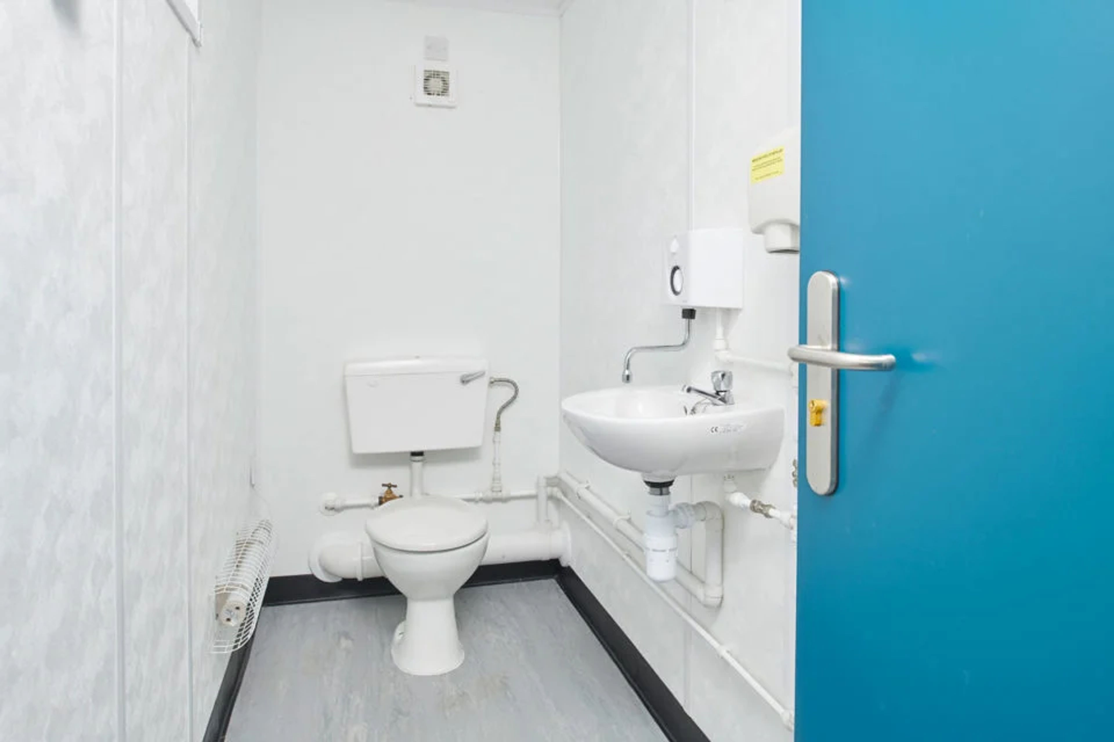 12ft x 9ft 2+1 Jackleg Toilet Cabin — view 2