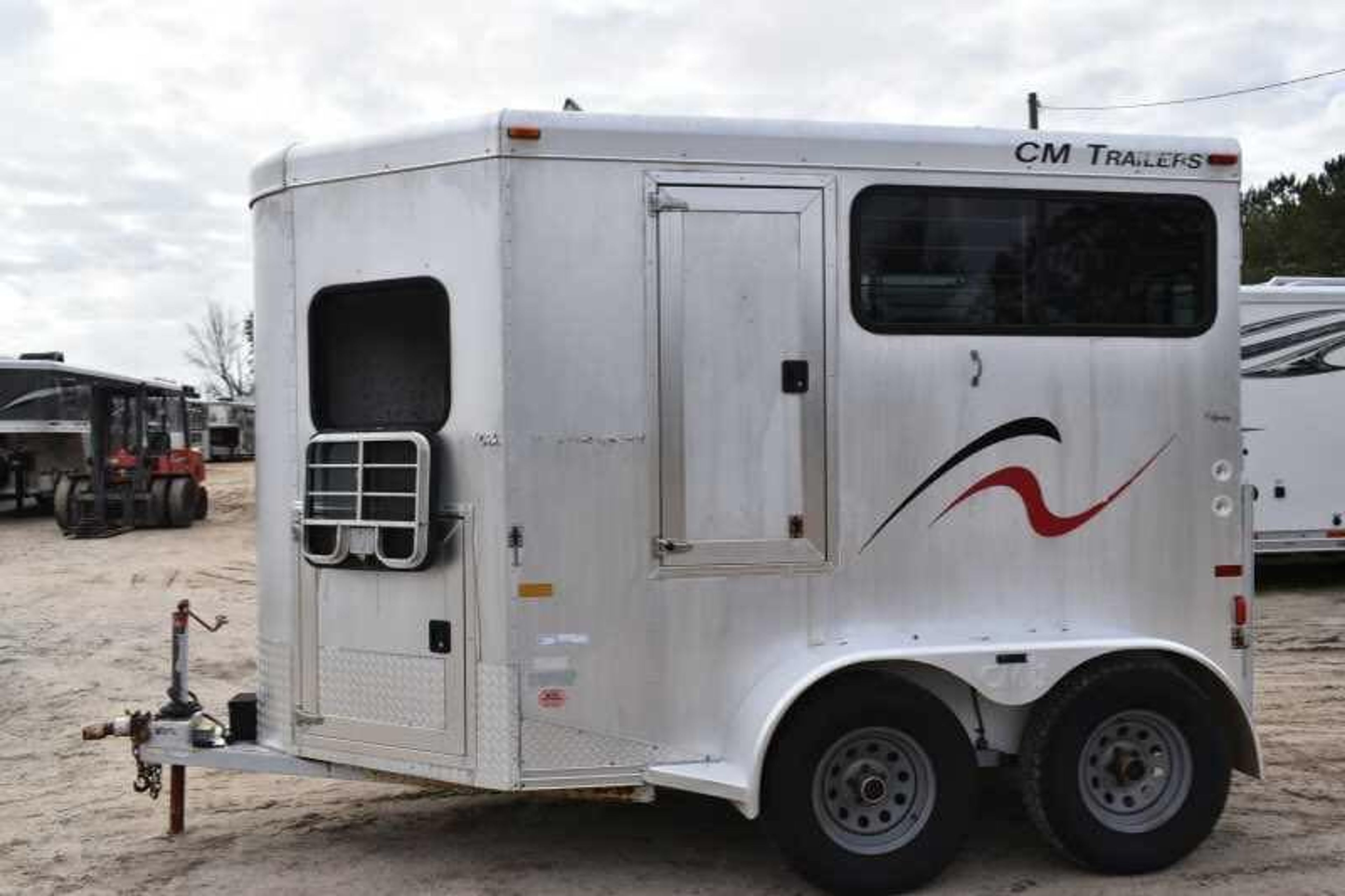 2001 CM Odyssey 2 Horse Trailer — view 18