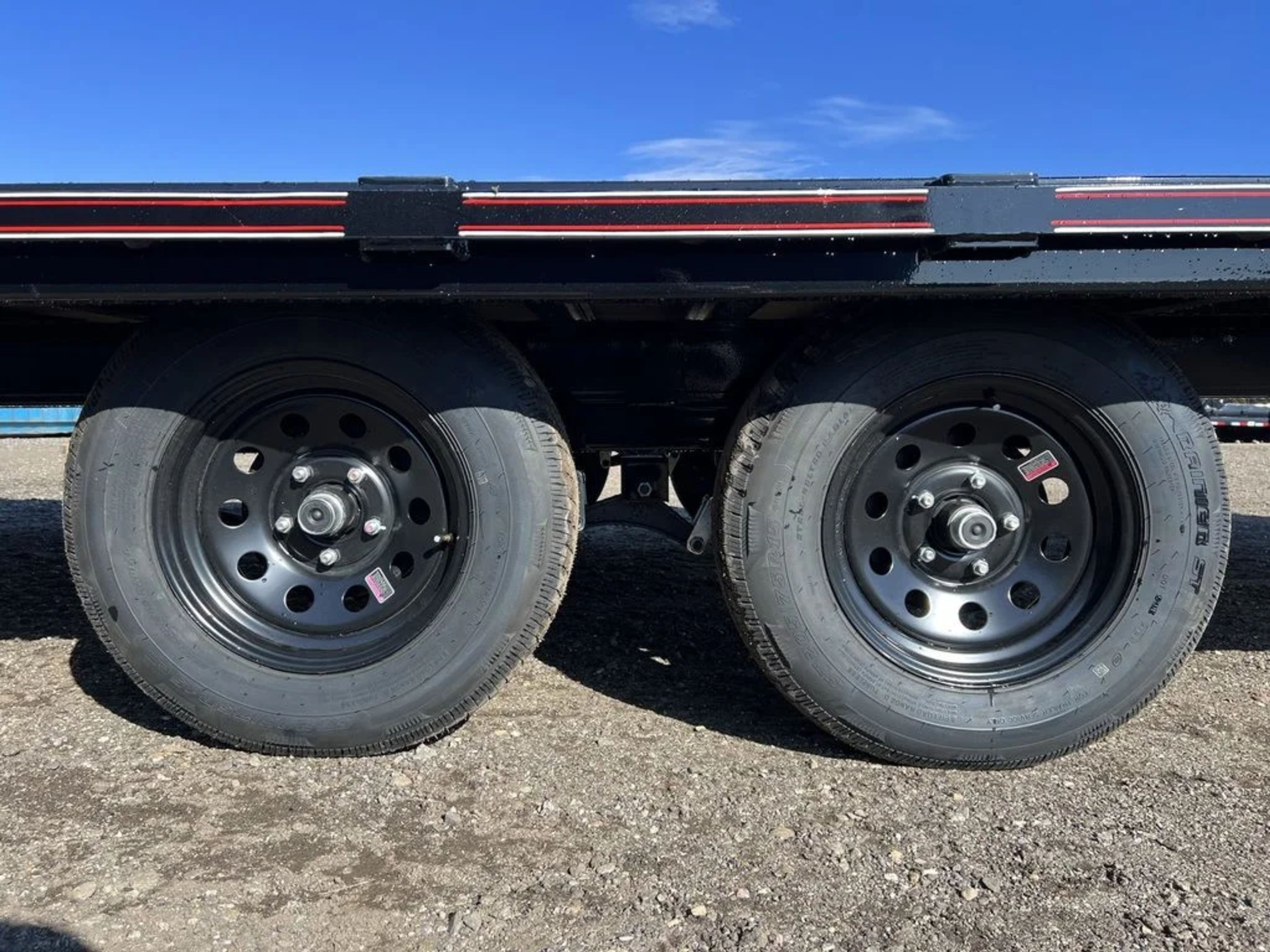 2024 Diamond C 8.5×20 7K Deckover Trailer w/Slide-In Ramps — view 5
