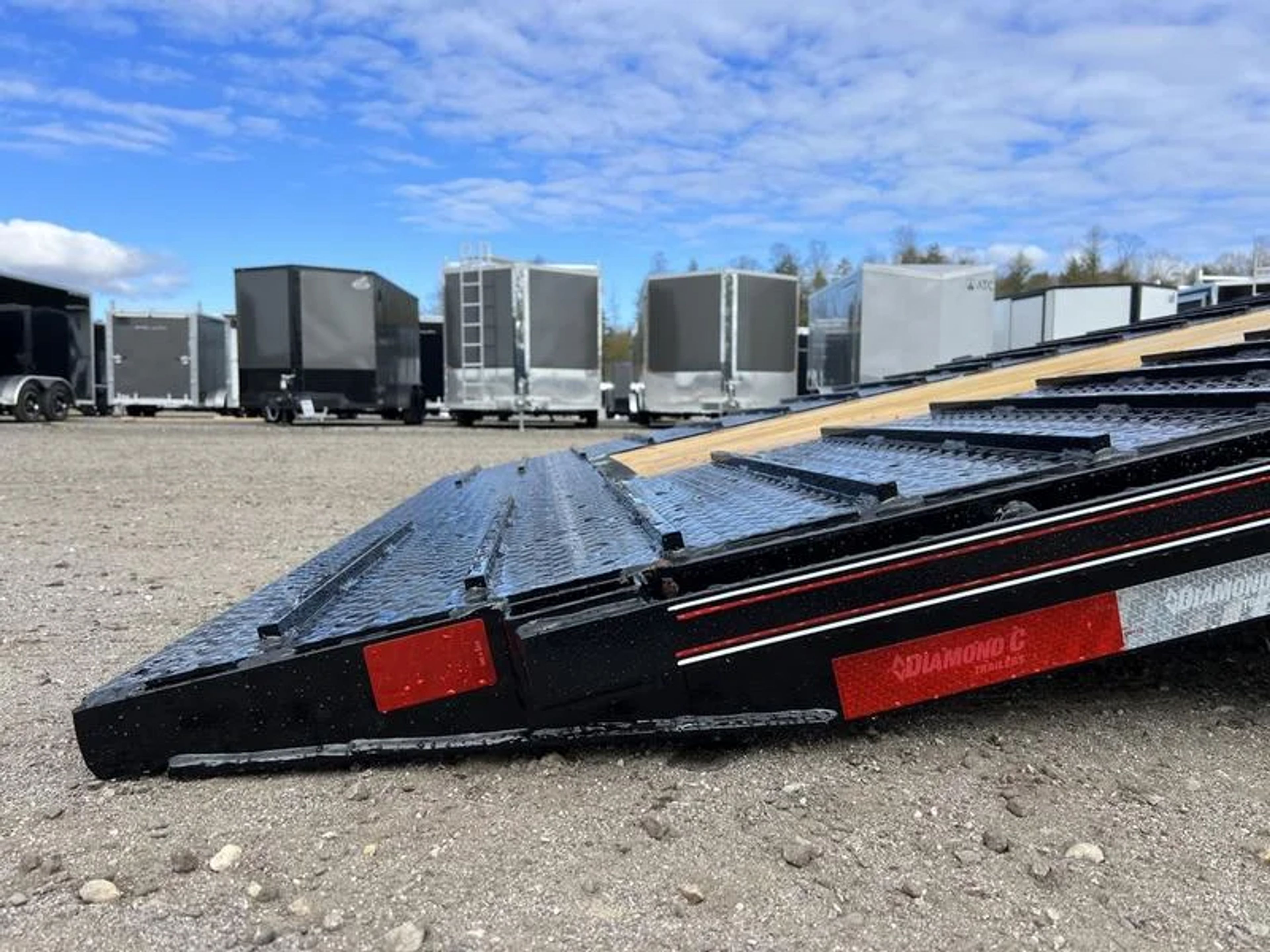 2024 Diamond C 8.5×35 25K Gooseneck Equipment Trailer w/Spare Mount — view 9