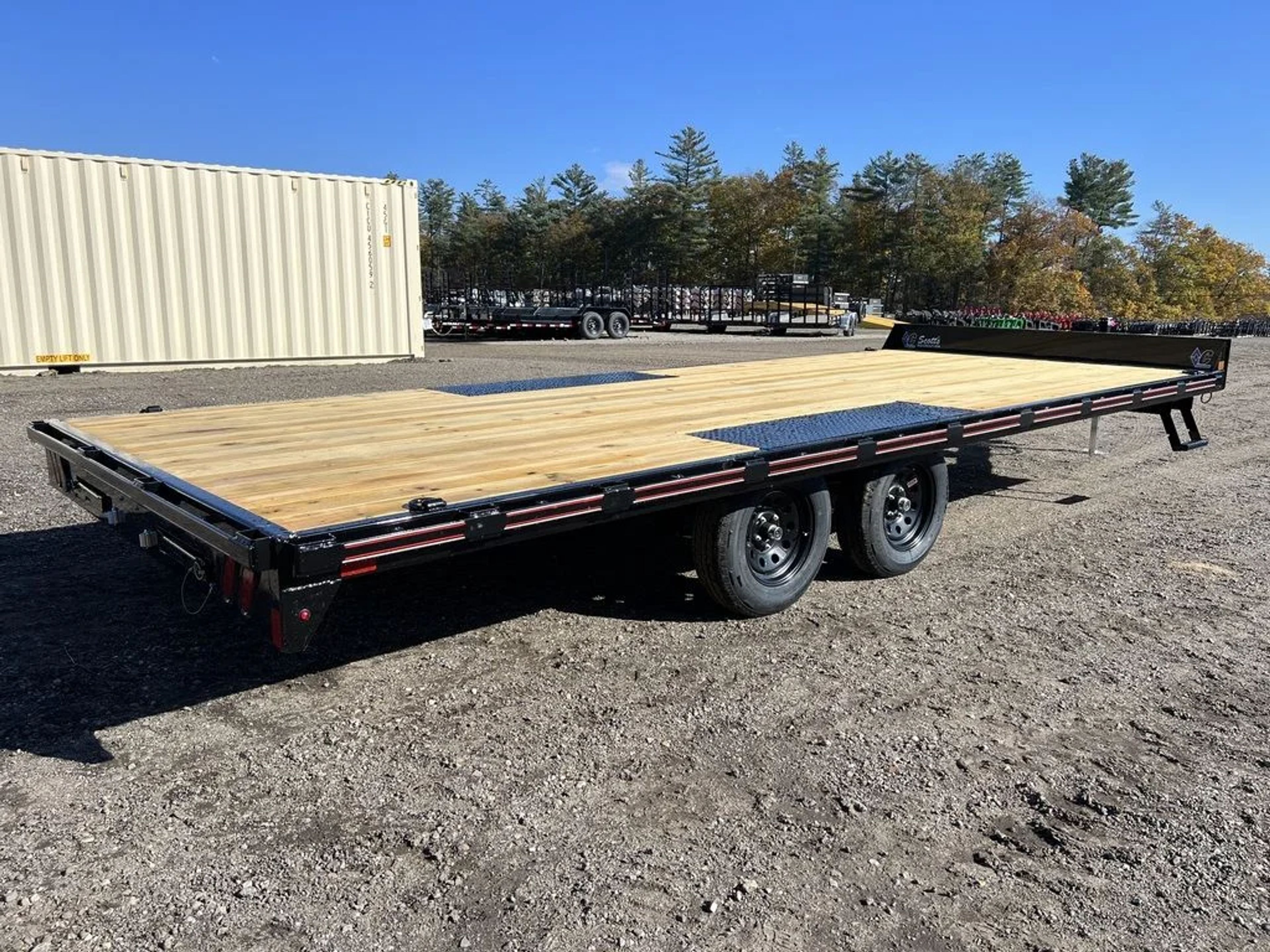2024 Diamond C 8.5×20 7K Deckover Trailer w/Slide-In Ramps — view 3