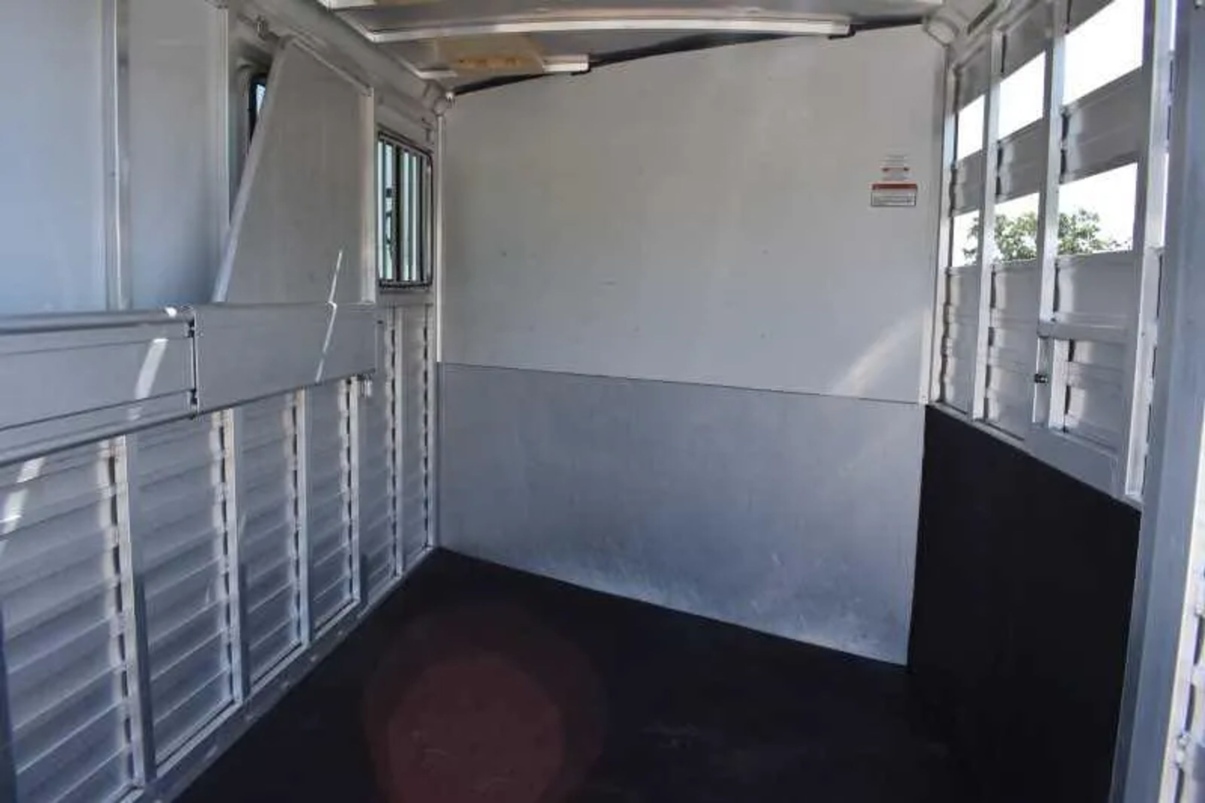 2014 Sundowner 2 Horse Gooseneck Trailer — view 10