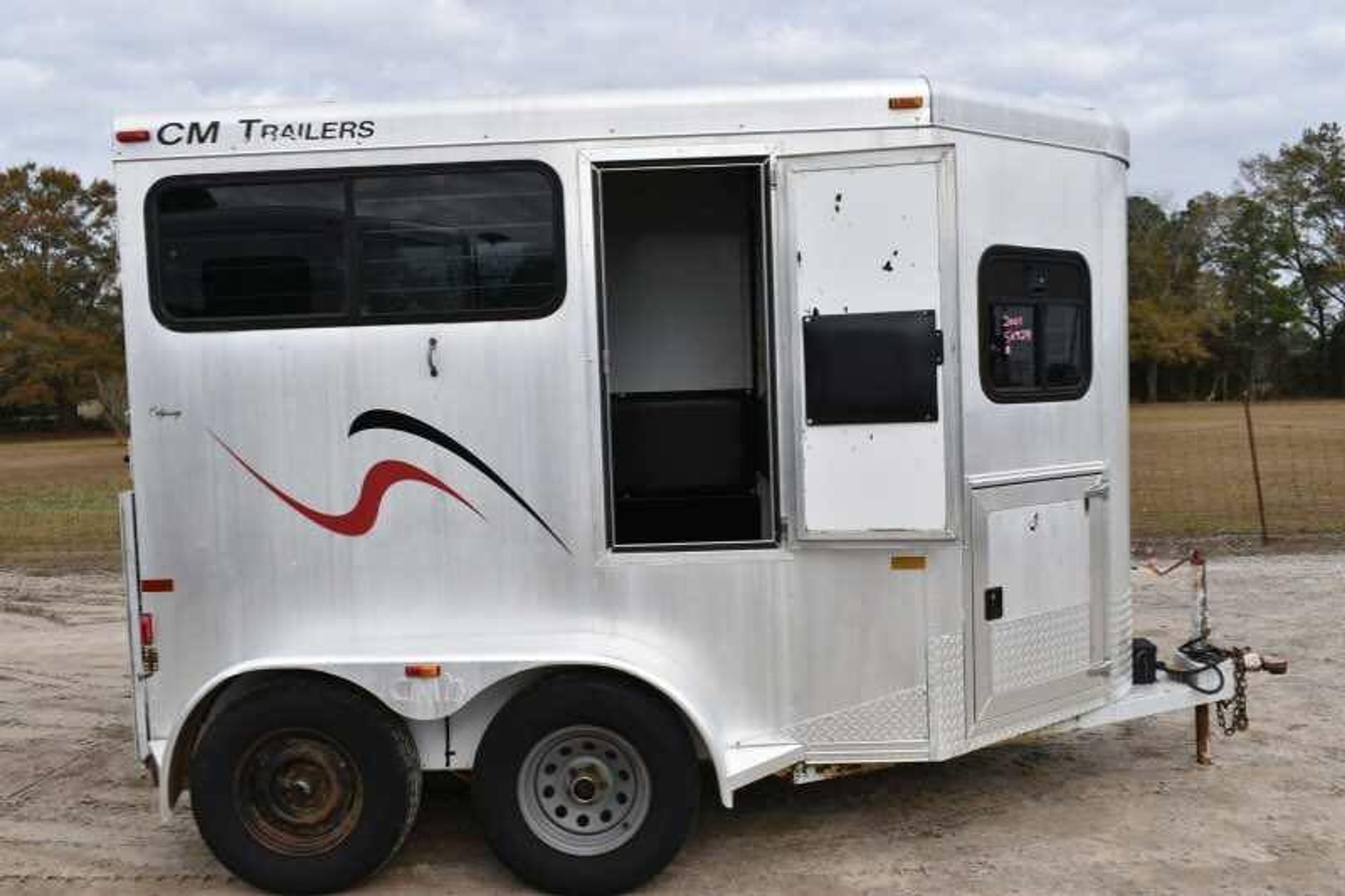 2001 CM Odyssey 2 Horse Trailer — view 12