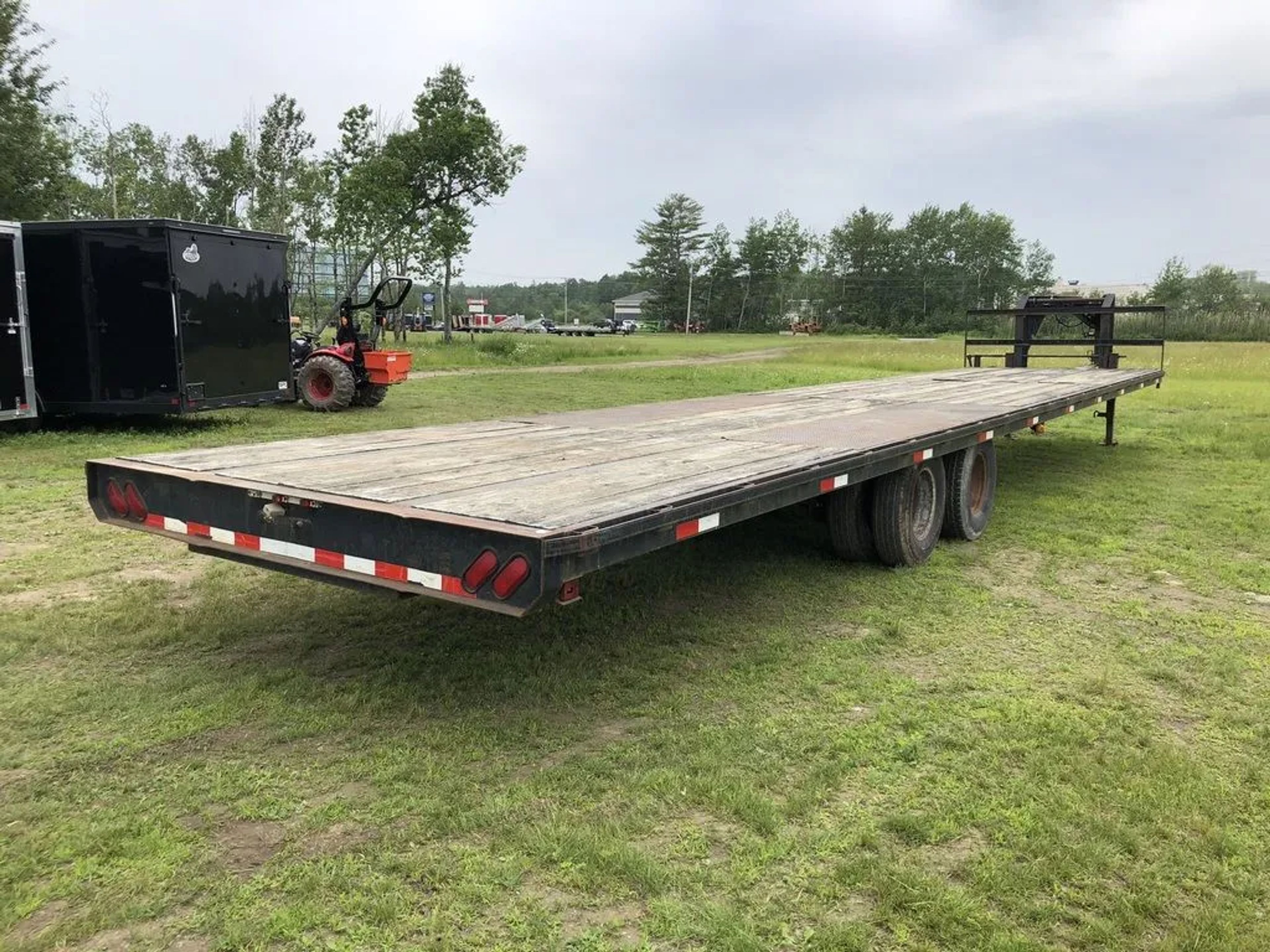 2002 Kaufman Trailers 101X40 Gooseneck Equipment Trailer w/Toolbox — view 6