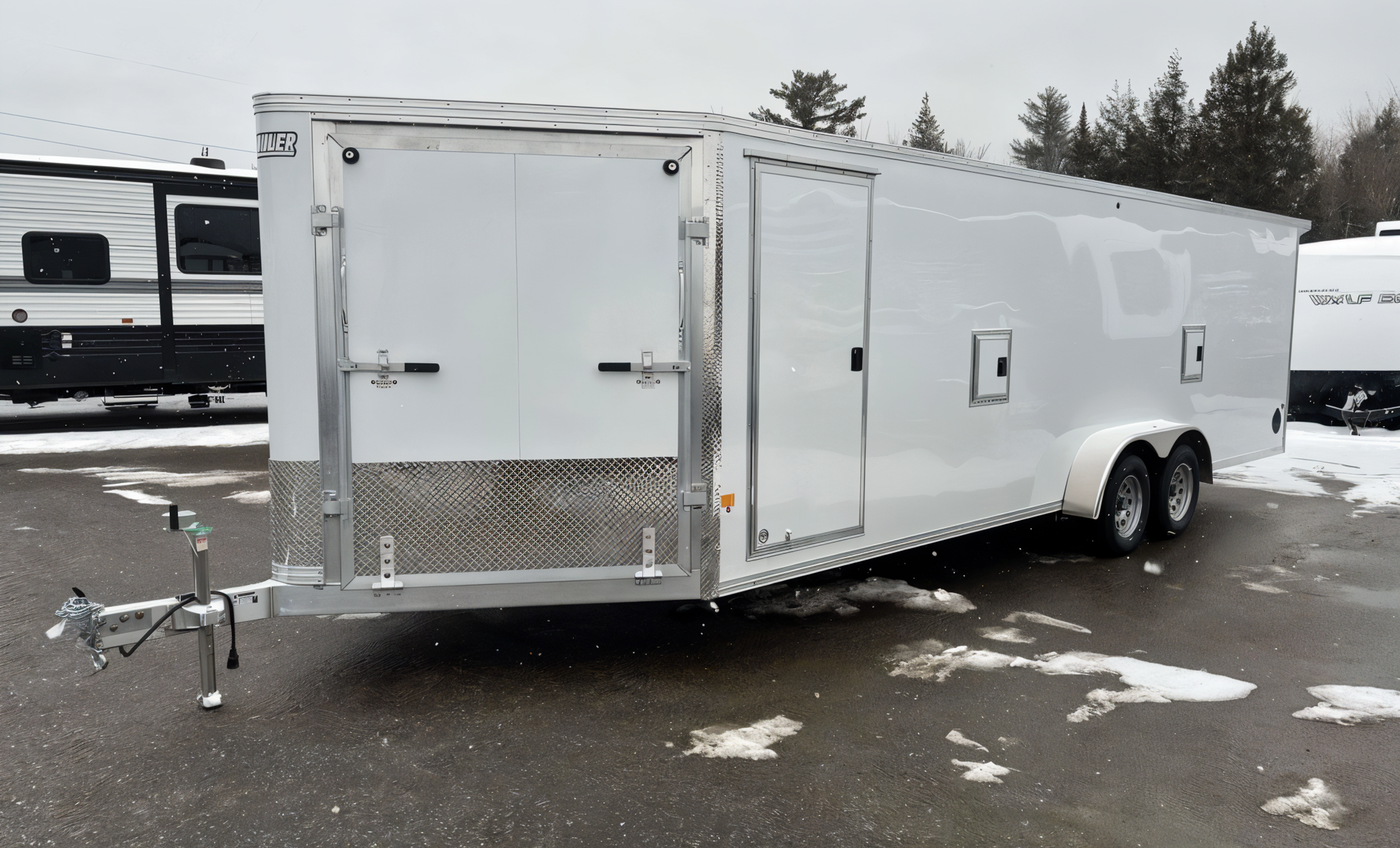 2024 E-Z Hauler 7×24 Aluminum 4-Place Drive In/Out w/Tapered Ramps, Rear Canopy