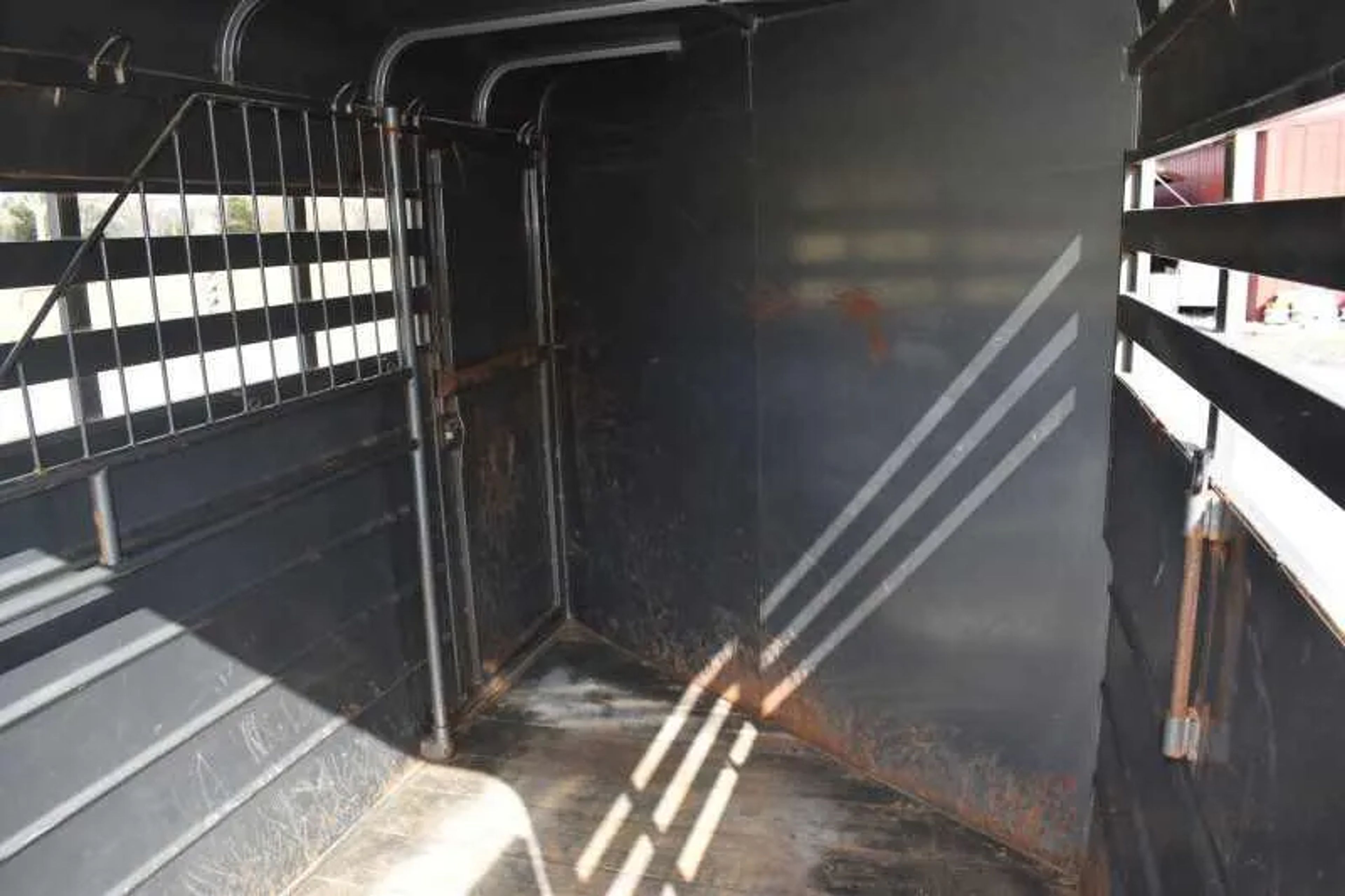 2007 WW 2HSL 2 Horse Trailer — view 6