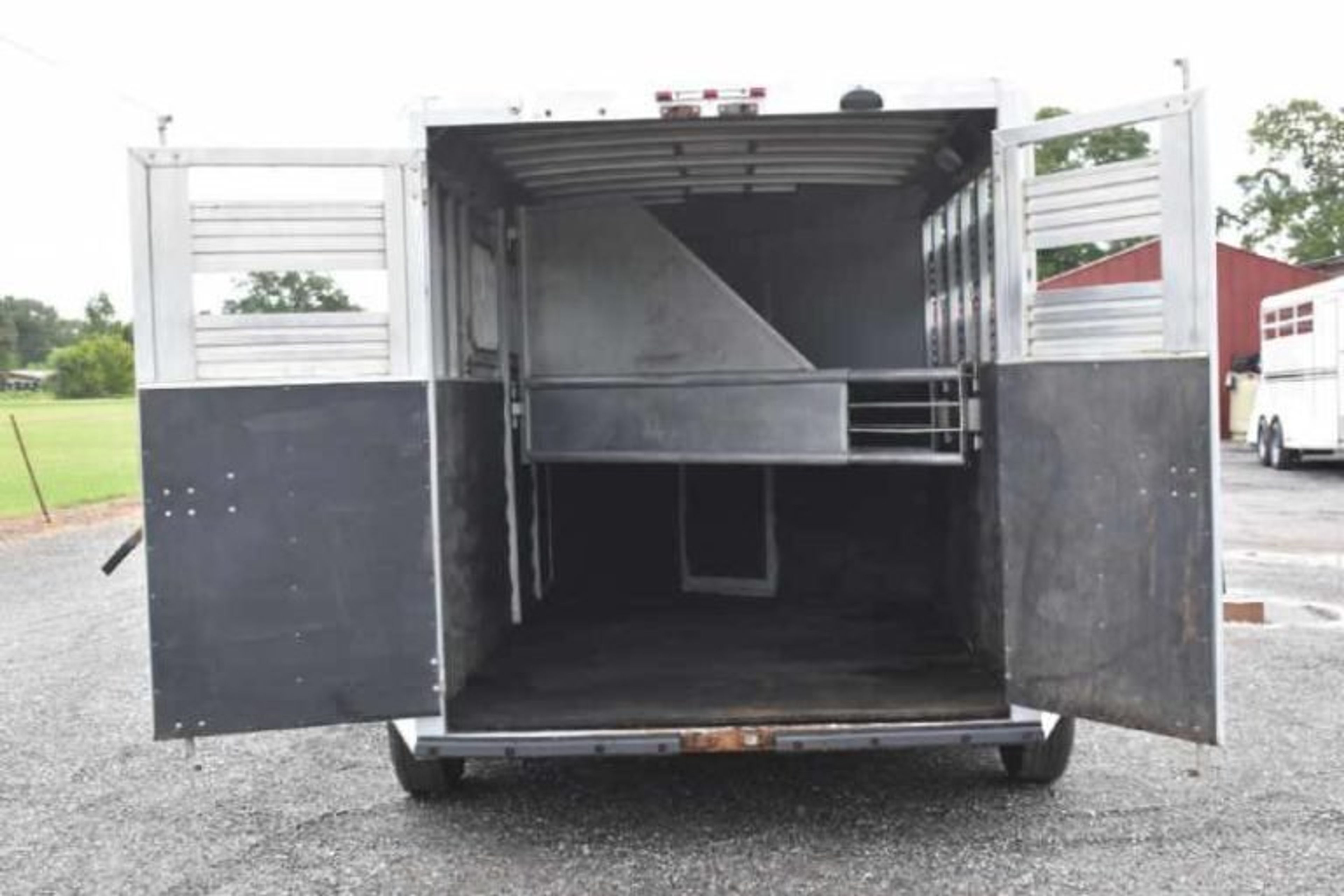 2018 Adam 7304GN 3 Horse Trailer — view 10
