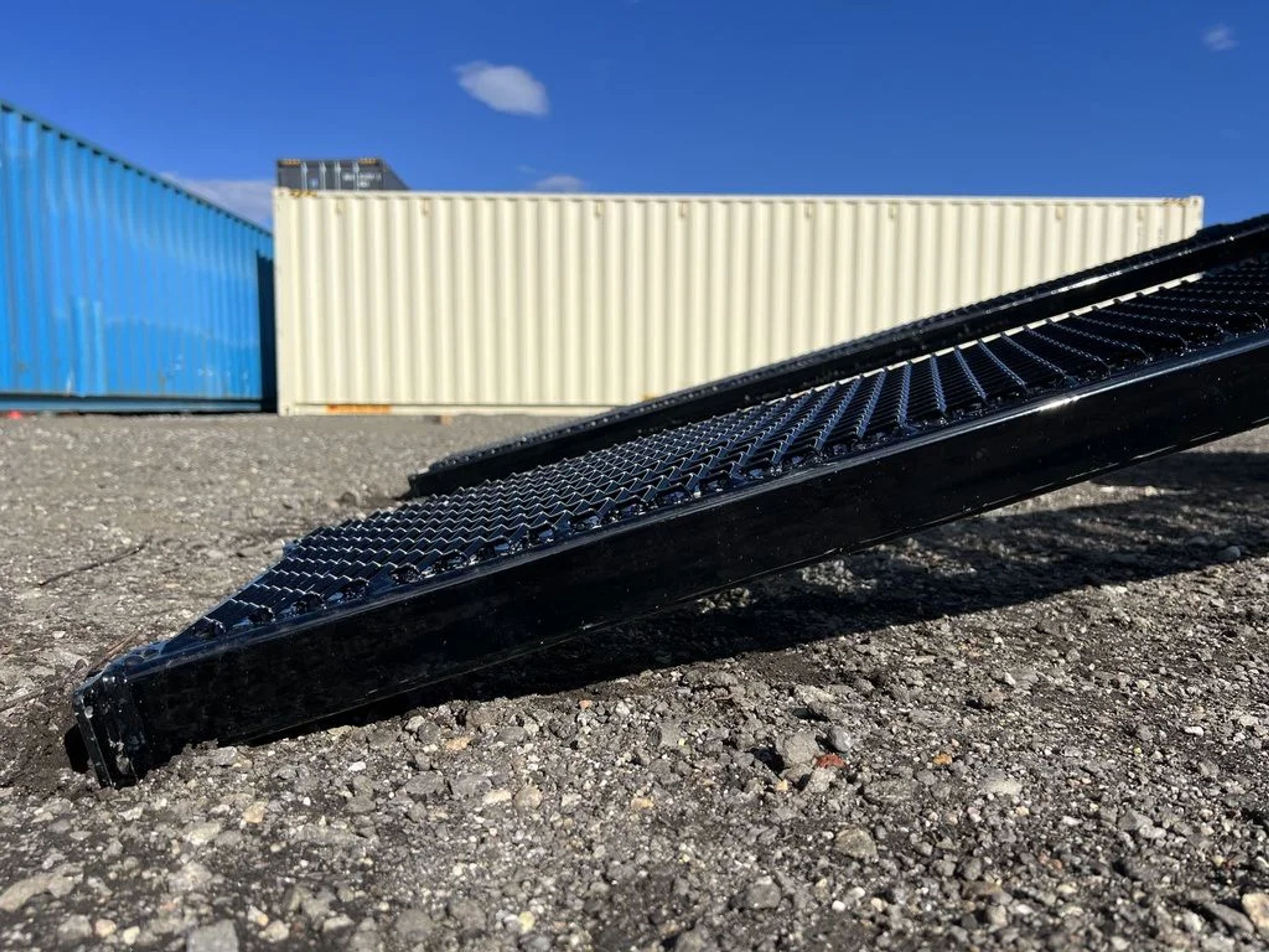 2024 Diamond C 8.5×20 7K Deckover Trailer w/Slide-In Ramps — view 7