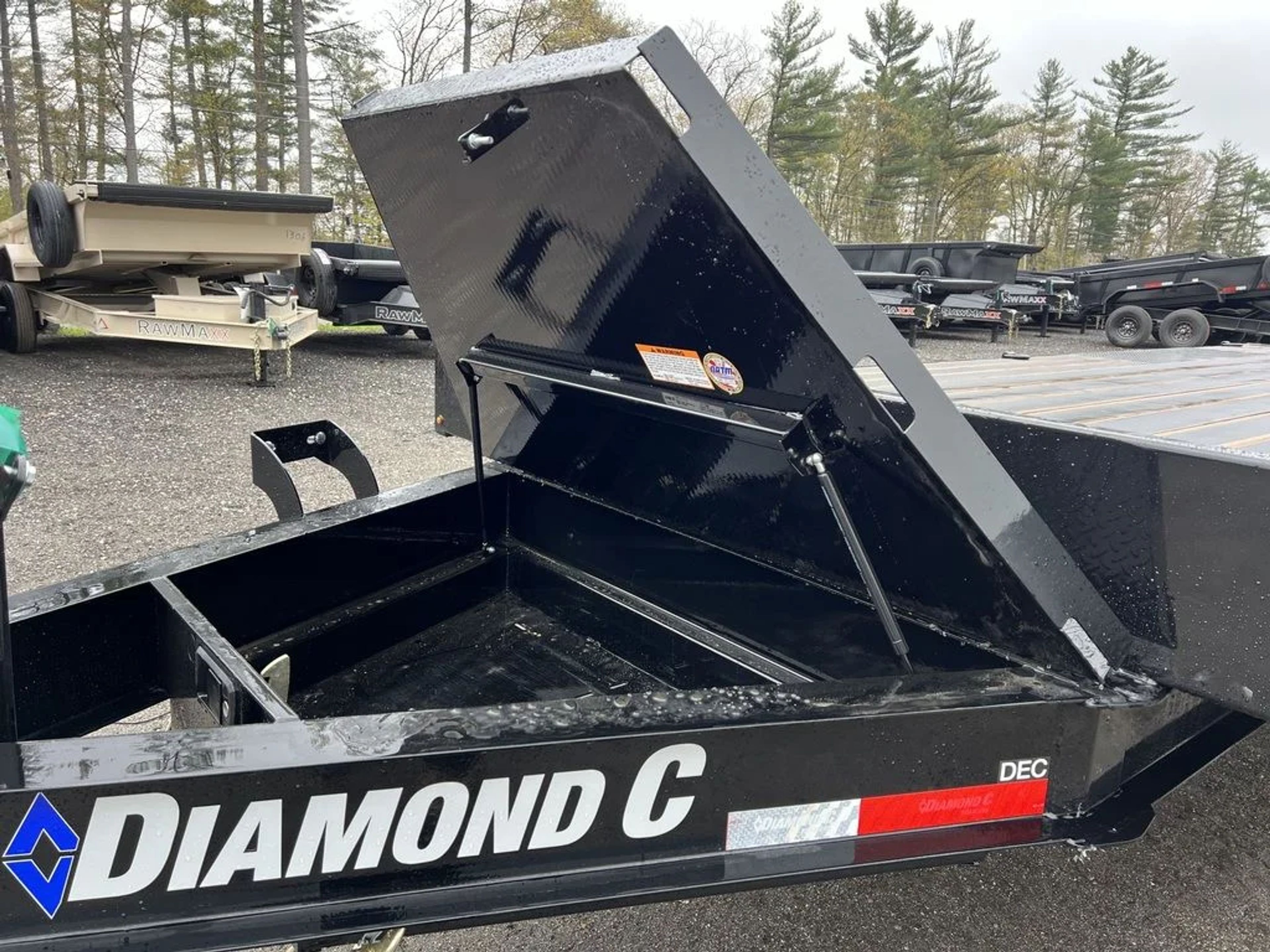 2024 Diamond Deckover Equipment Trailer — view 6