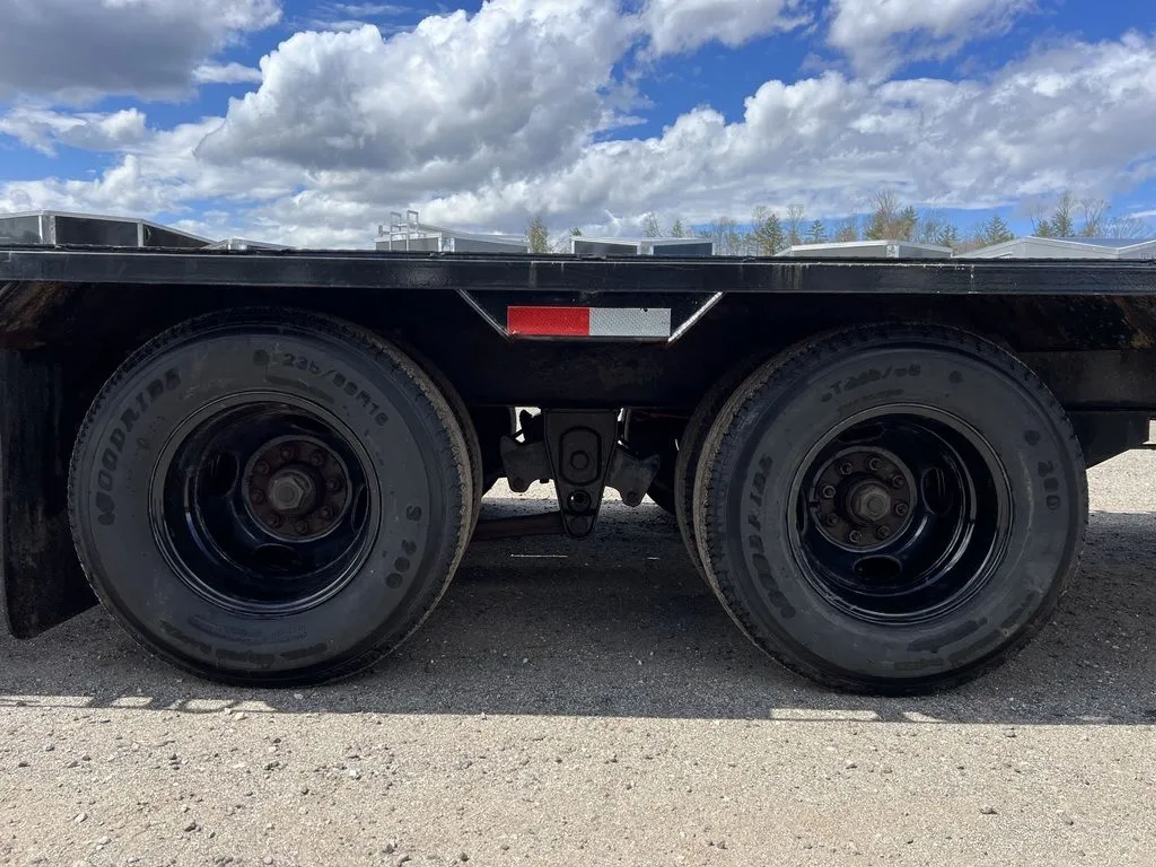 2022 Iron Bull Trailers 8.5×25 22K Deckover Equipment Hauler w/Rampage Ramps — view 4