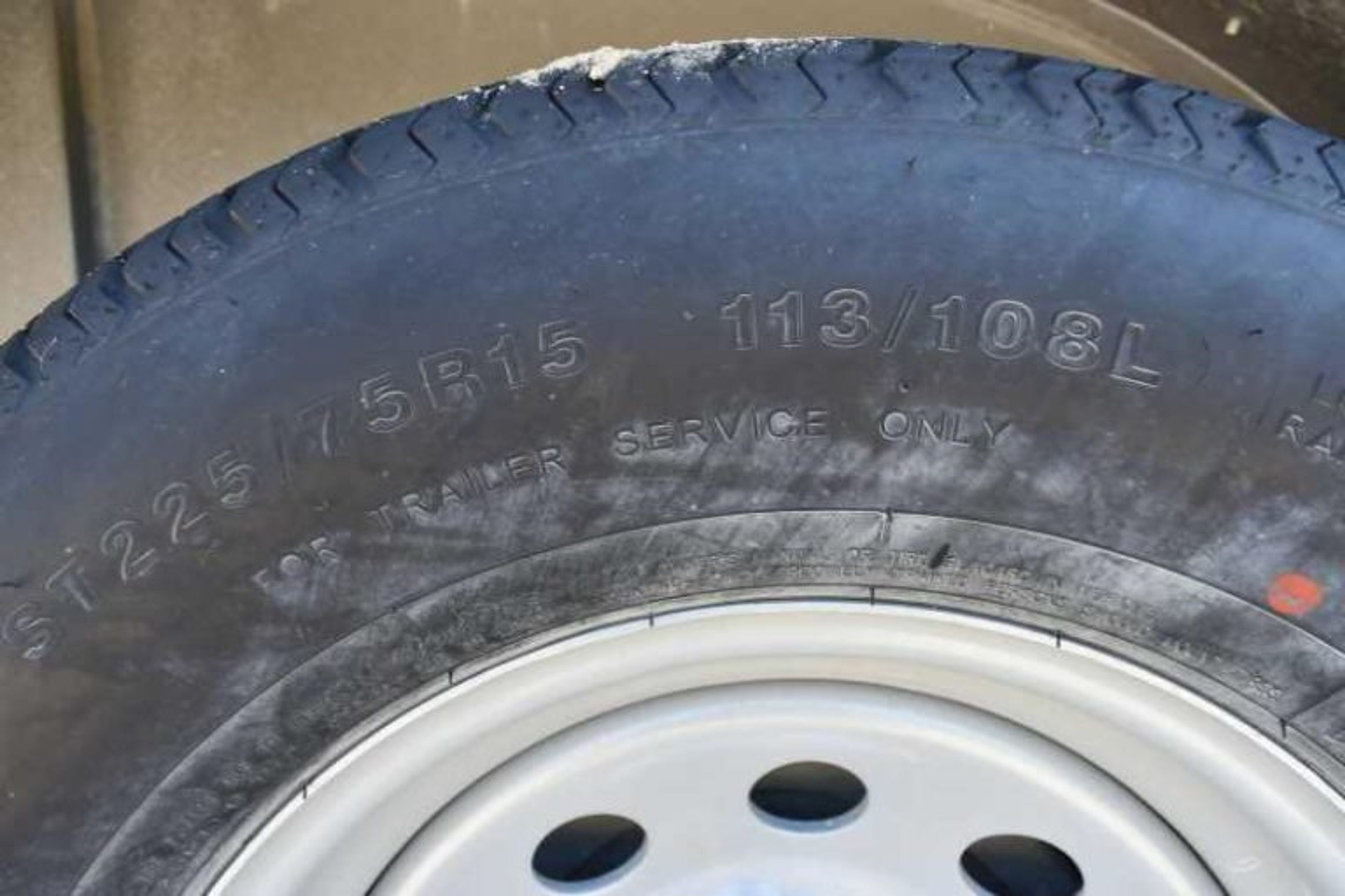 2017 CM 3HSLBP 3 Horse Trailer — view 7