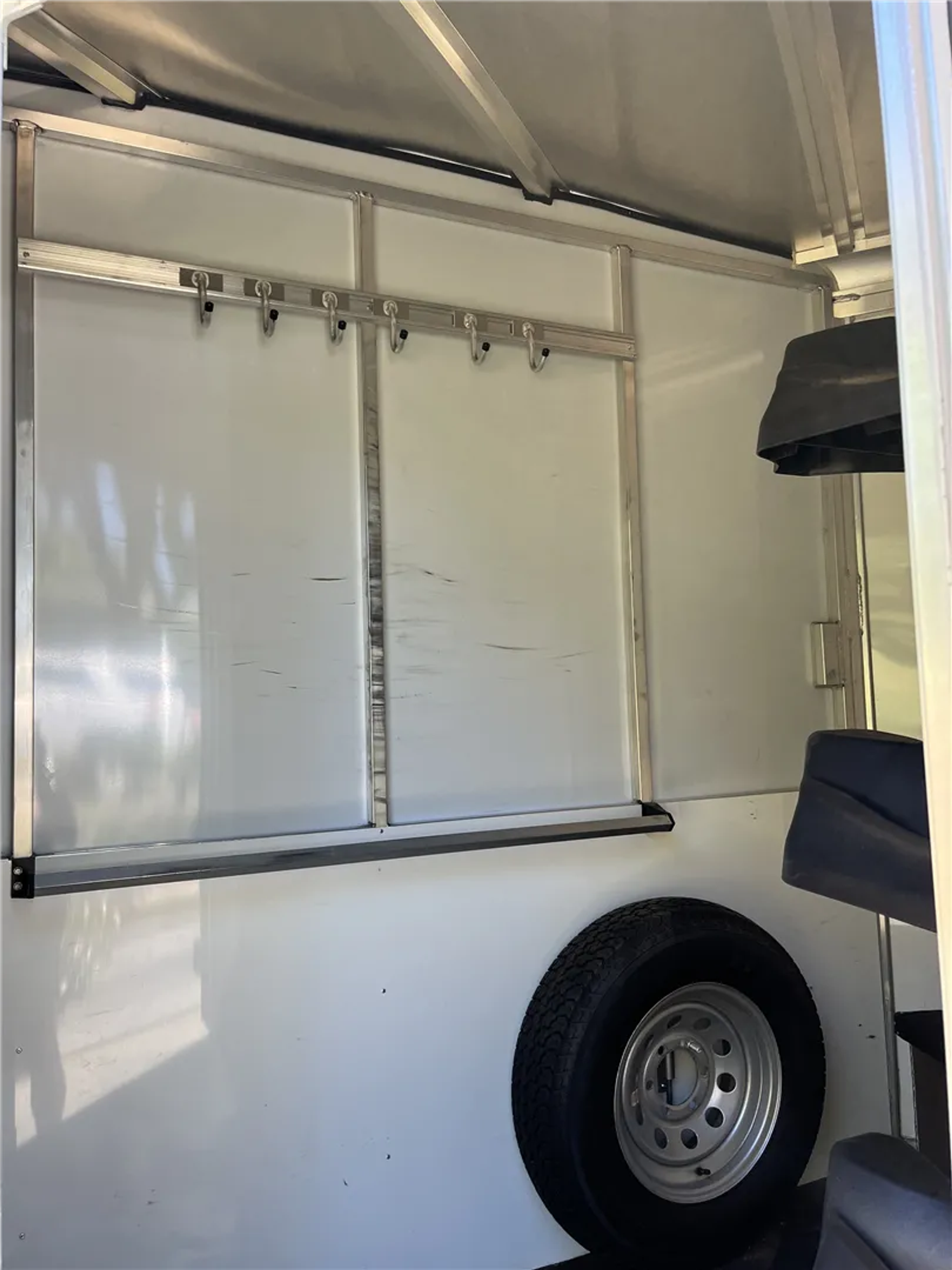 2013 Sundowner Trailers Sportsman 3 Horse Trailer — view 8