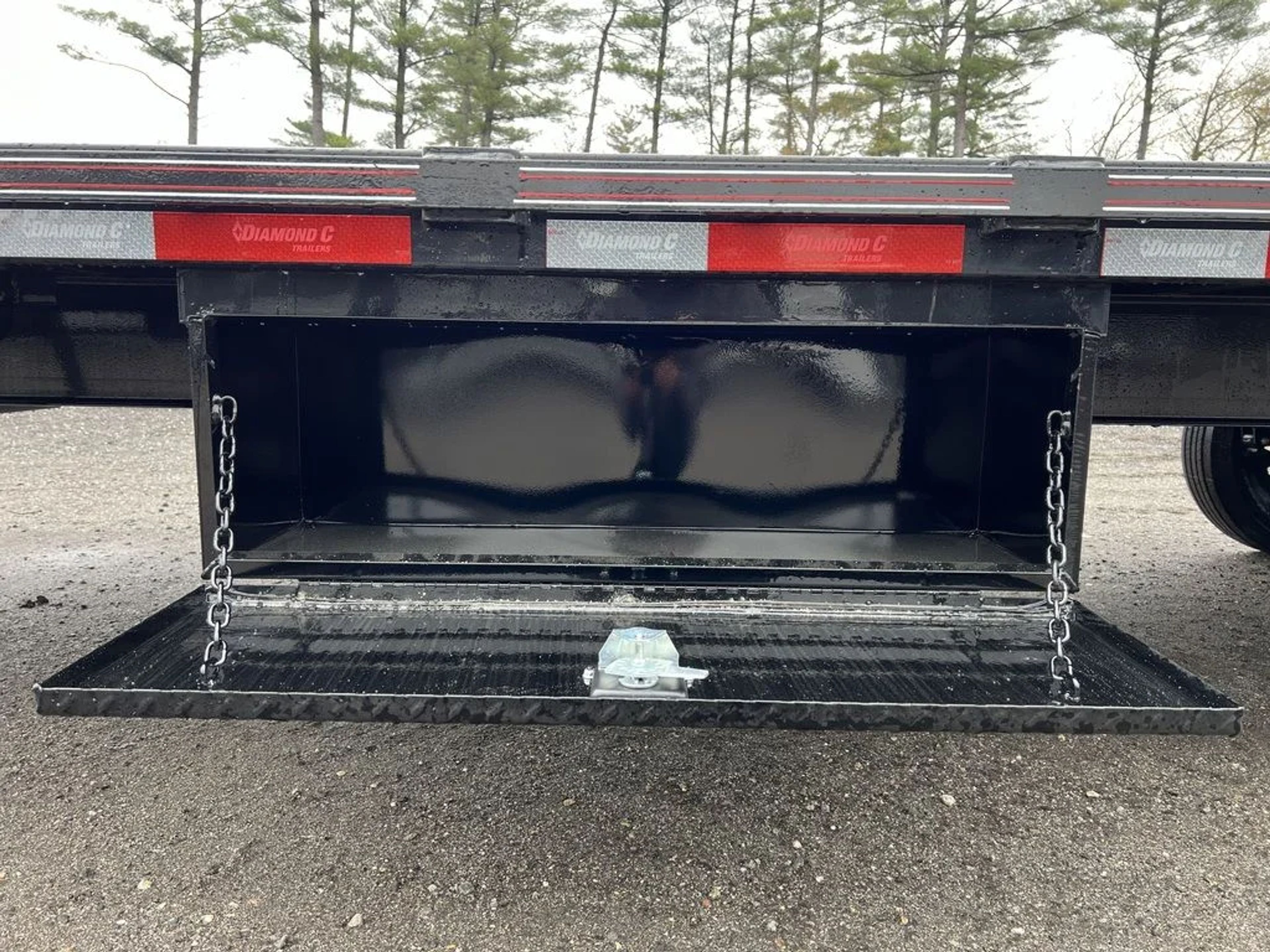 2024 Diamond Deckover Equipment Trailer — view 11