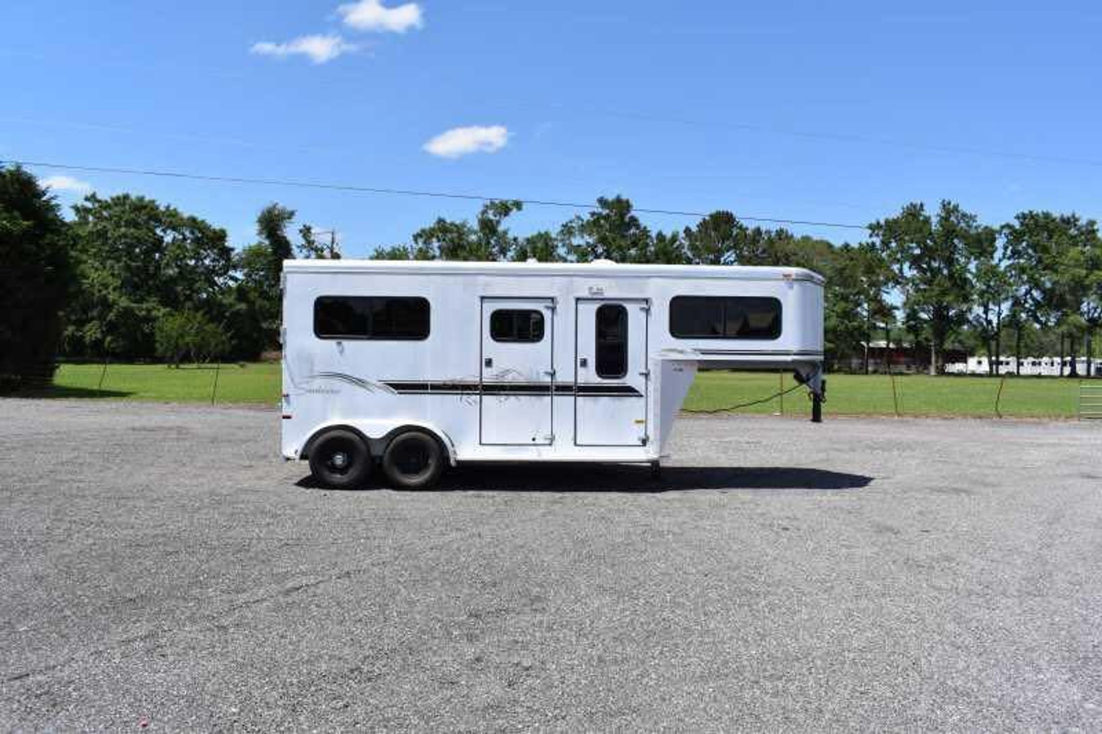 2000 Sundowner 7204GNST 2 Horse Trailer — view 4