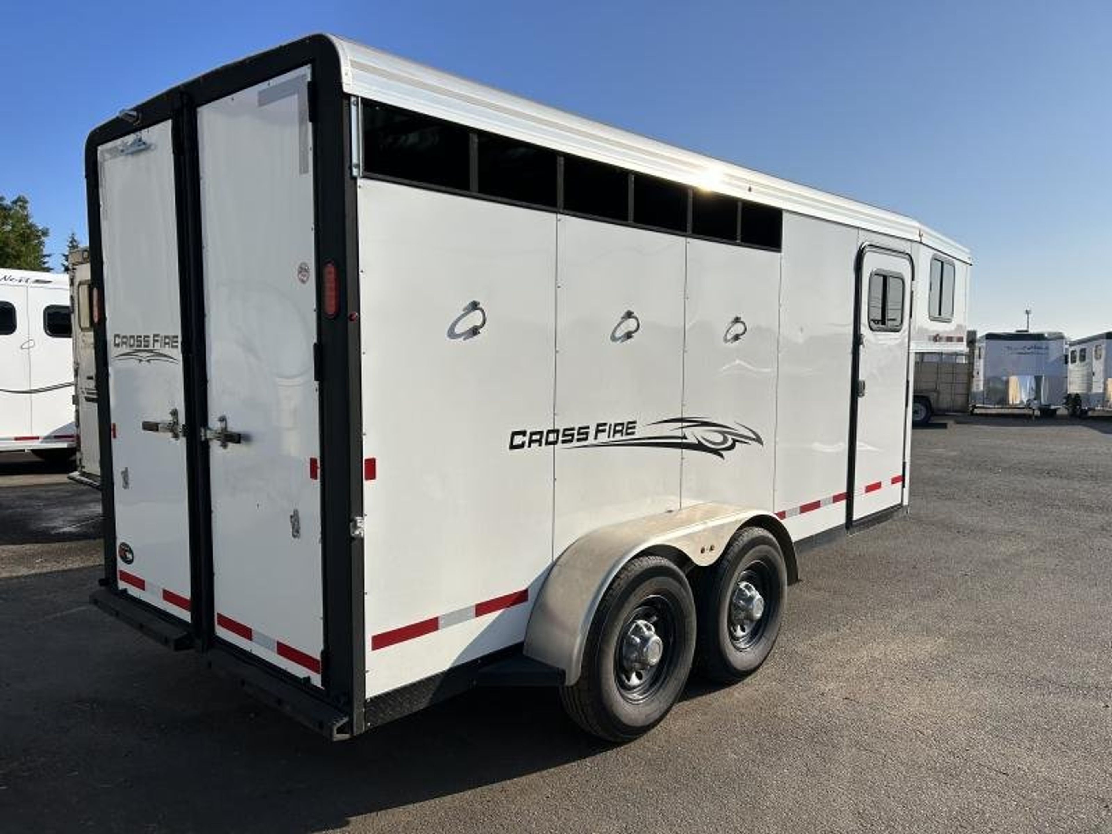 2022 Logan Coach Crossfire 3 Horse Gooseneck — view 3