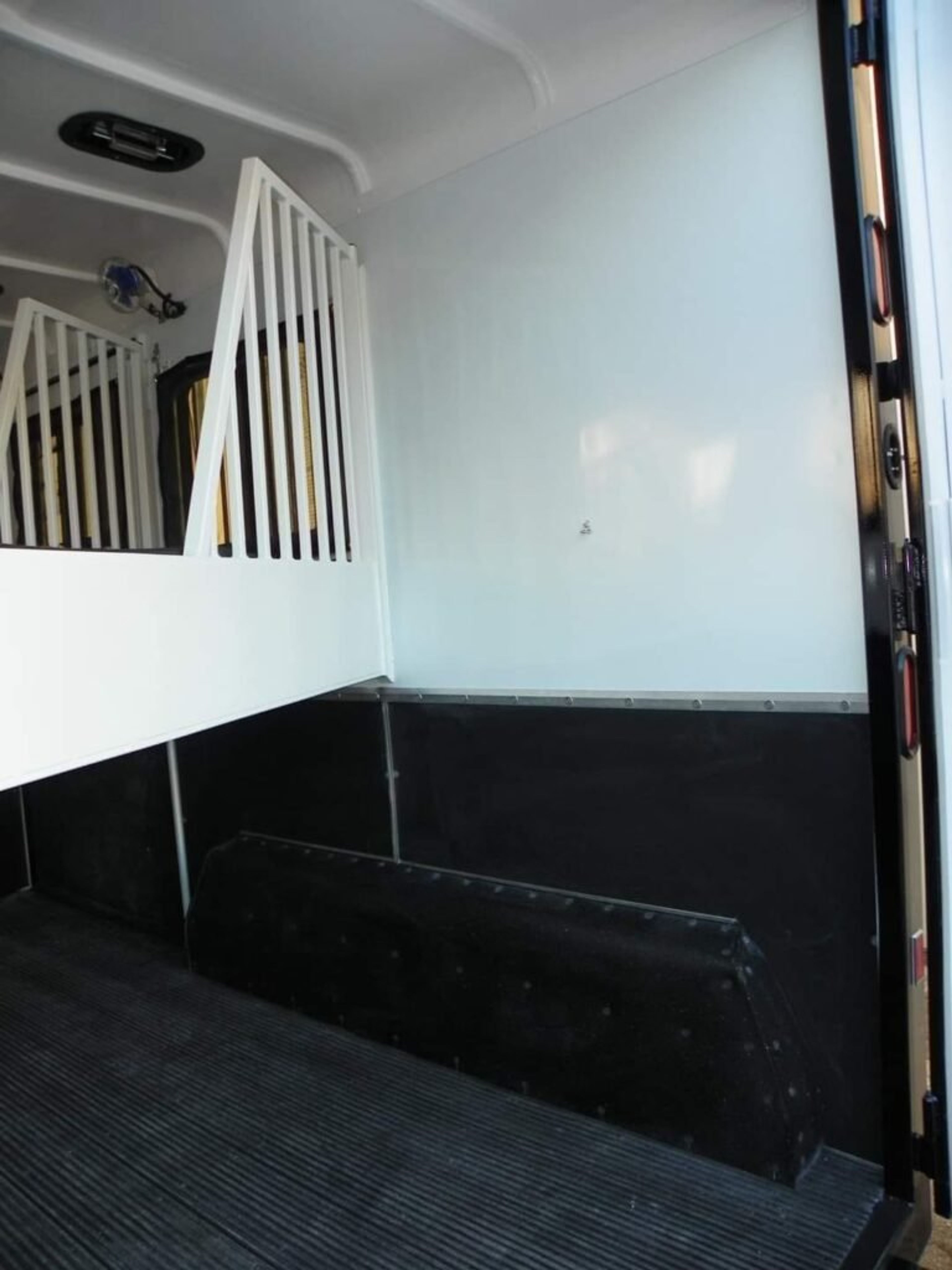 2022 Double D Reverse Slant 2 Horse Bumper Pull — view 17