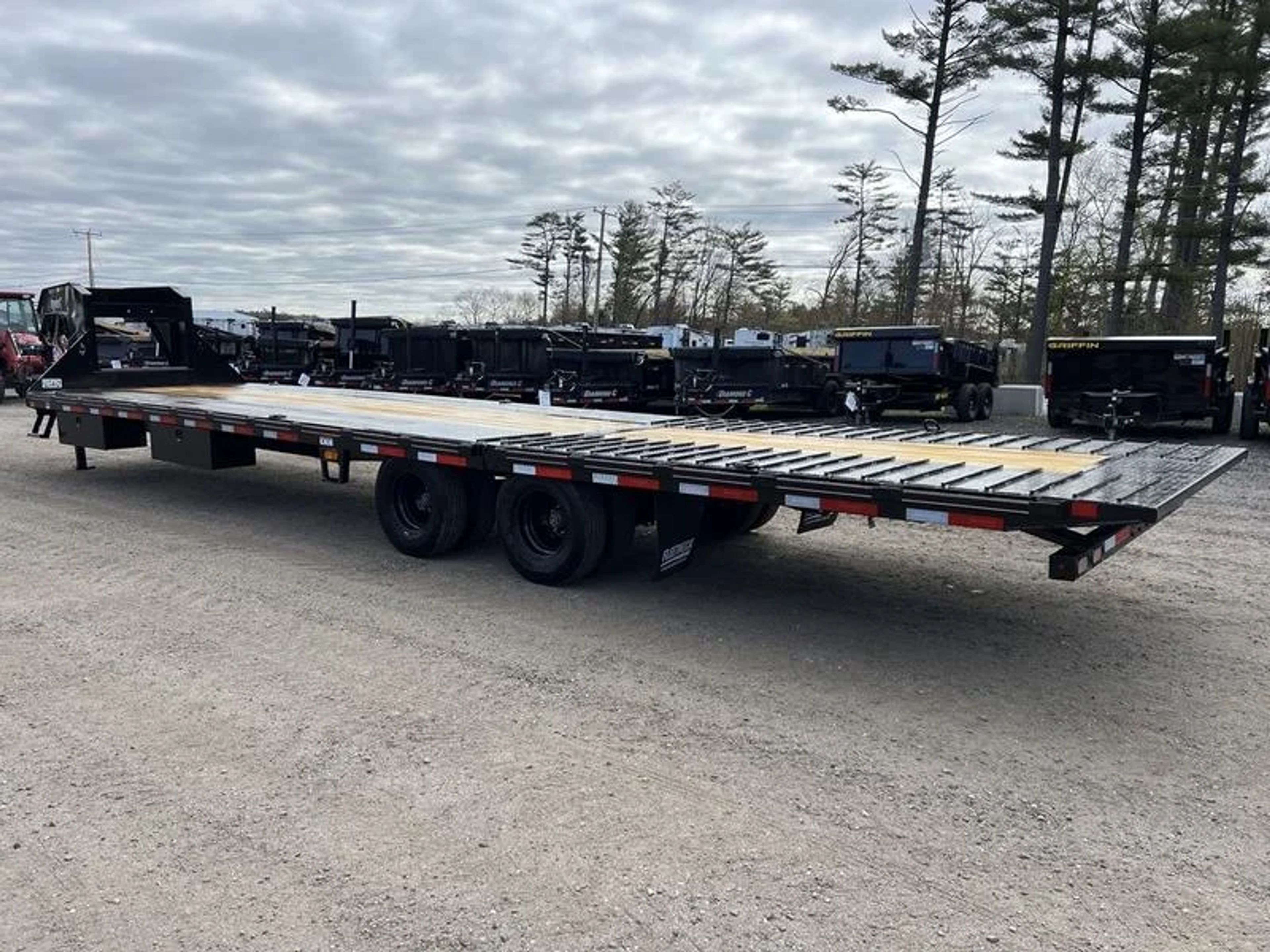 2024 Diamond C 8.5×35 25K Gooseneck Equipment Trailer w/Spare Mount — view 2