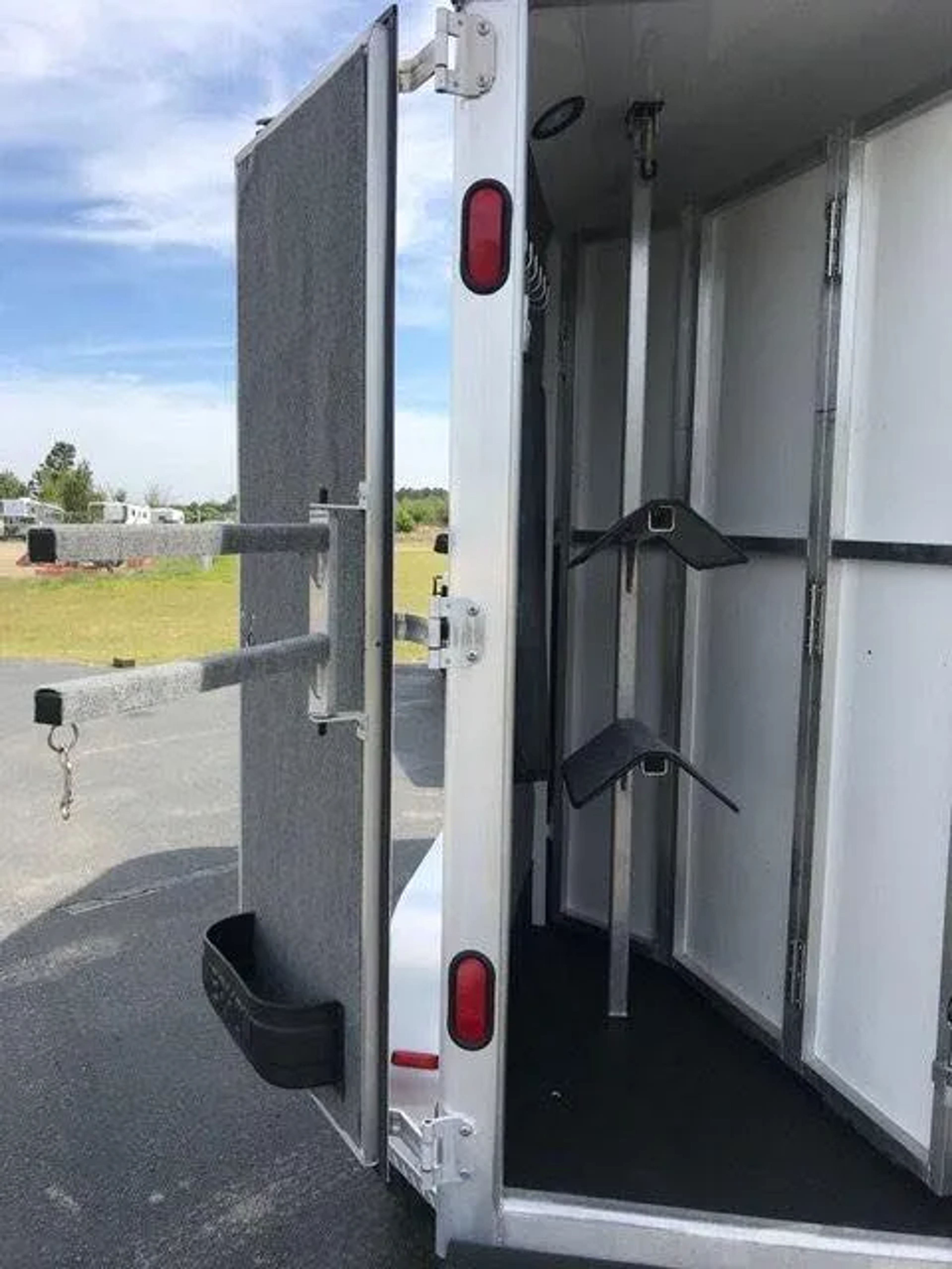 2010 Merhow 2 Horse Slant — view 11