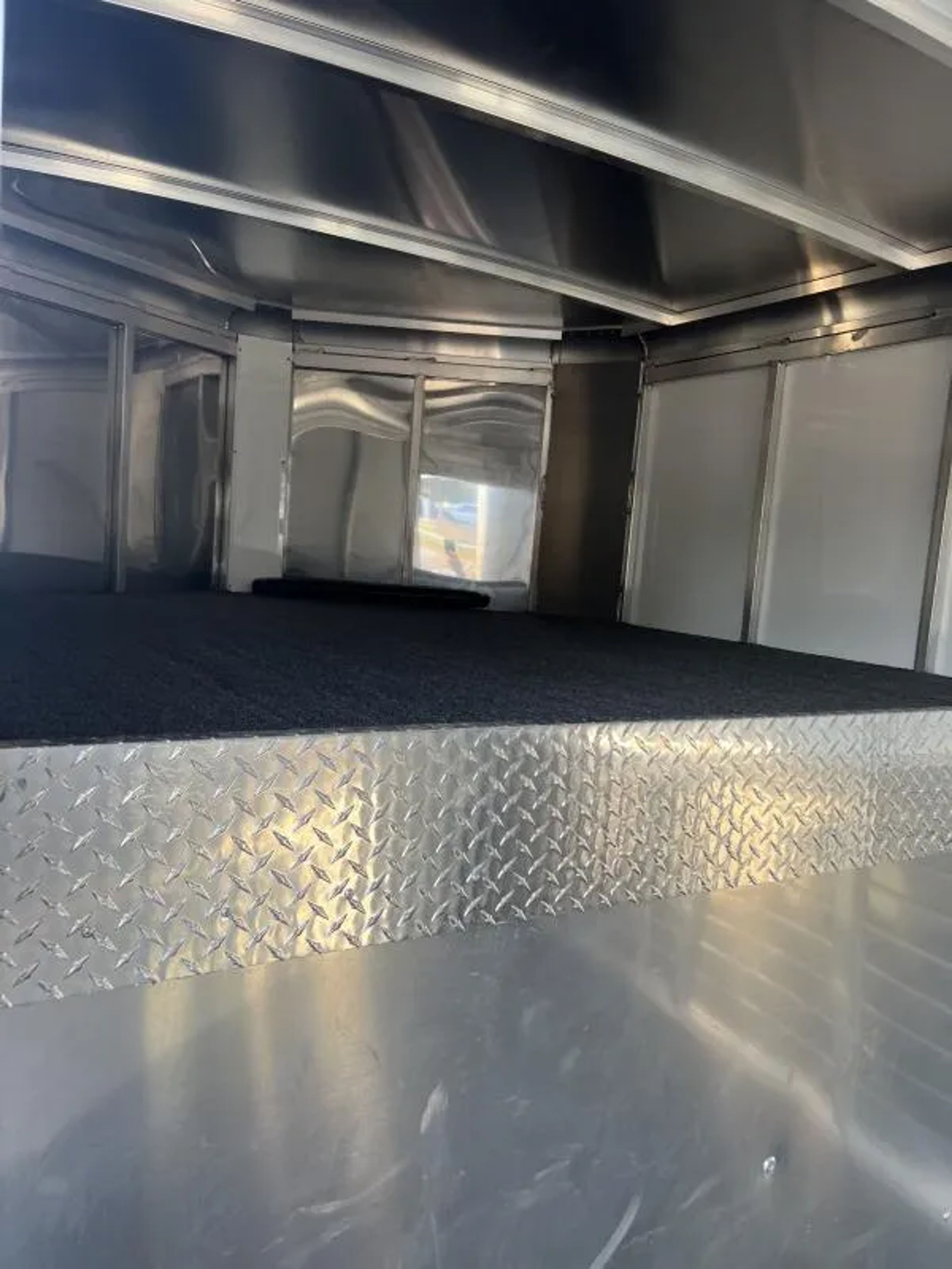 2022 Sundowner 3 Horse Slant GN Trailer — view 9