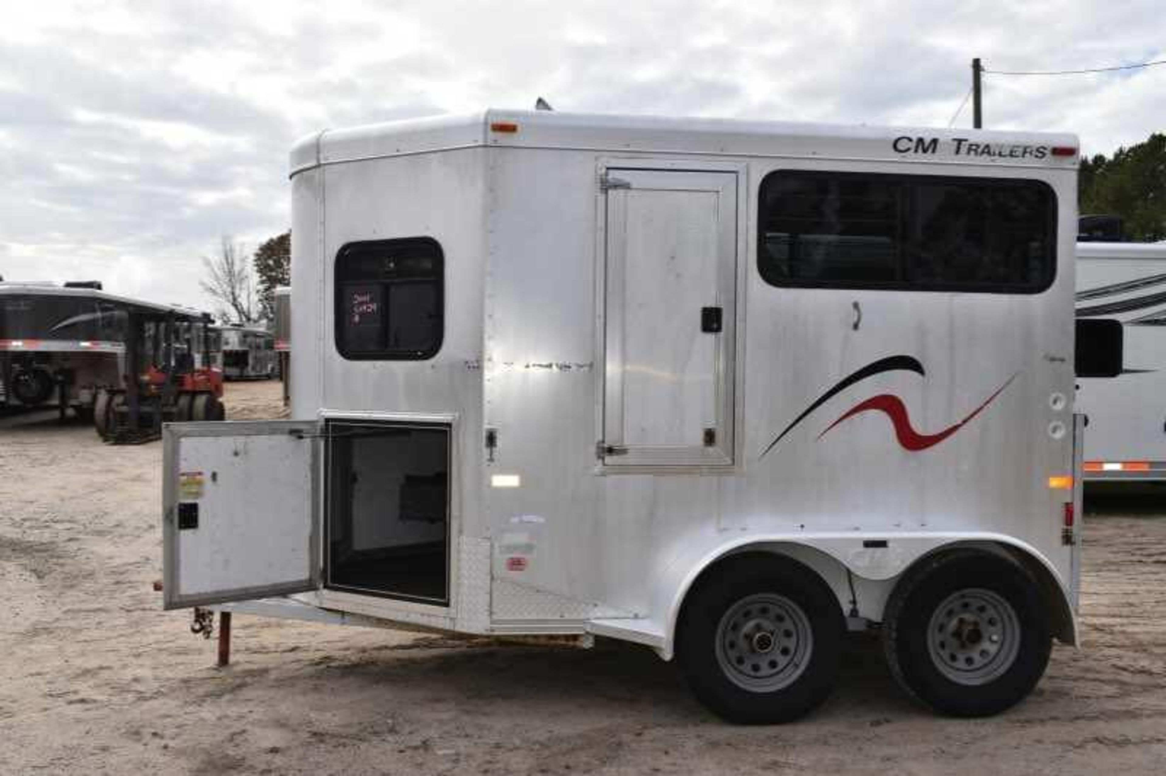 2001 CM Odyssey 2 Horse Trailer — view 8