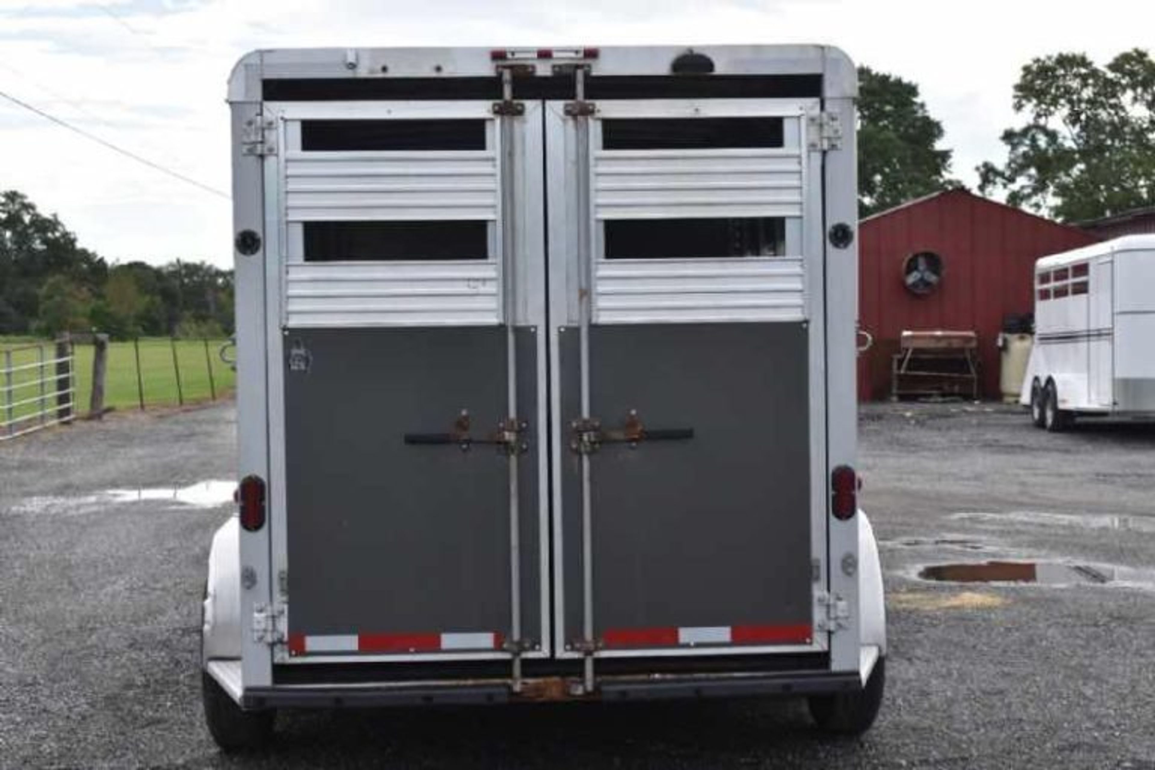 2018 Adam 7304GN 3 Horse Trailer — view 2