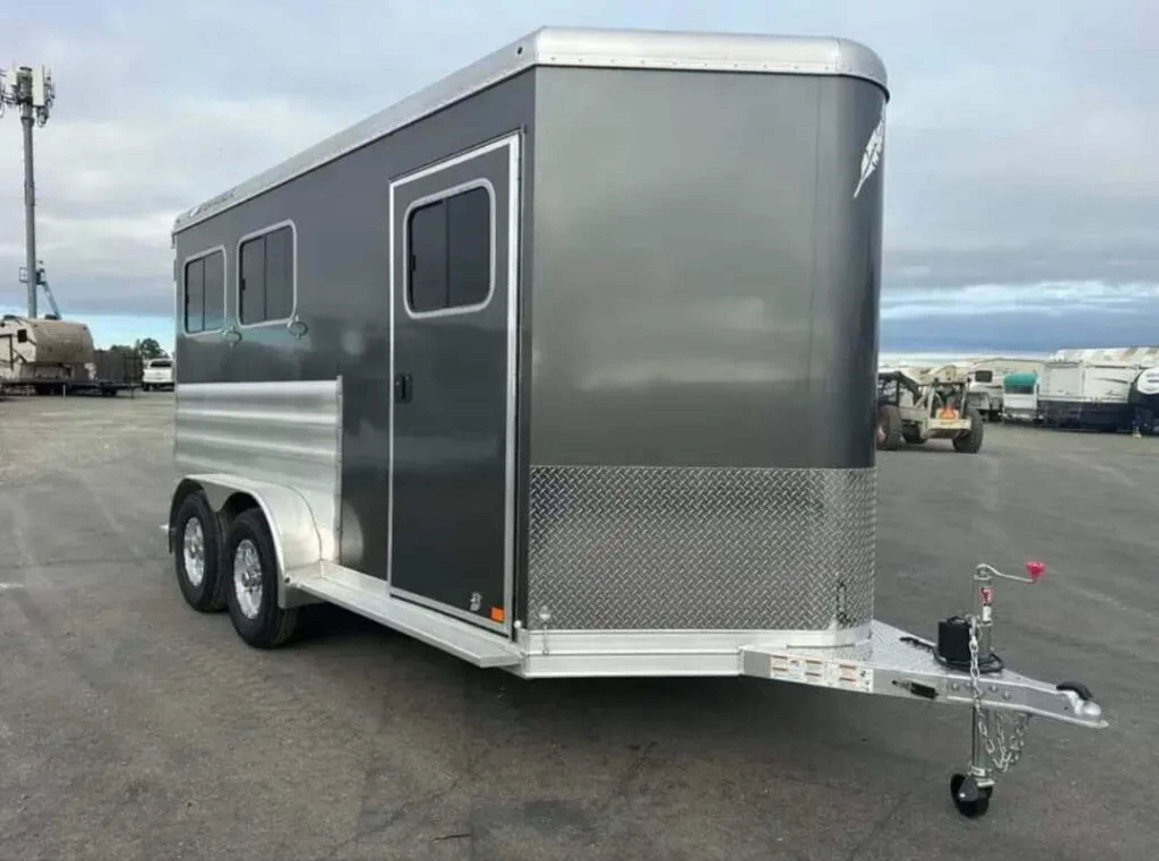 2012 Featherlite 9400 2 Horse Trailer — view 8