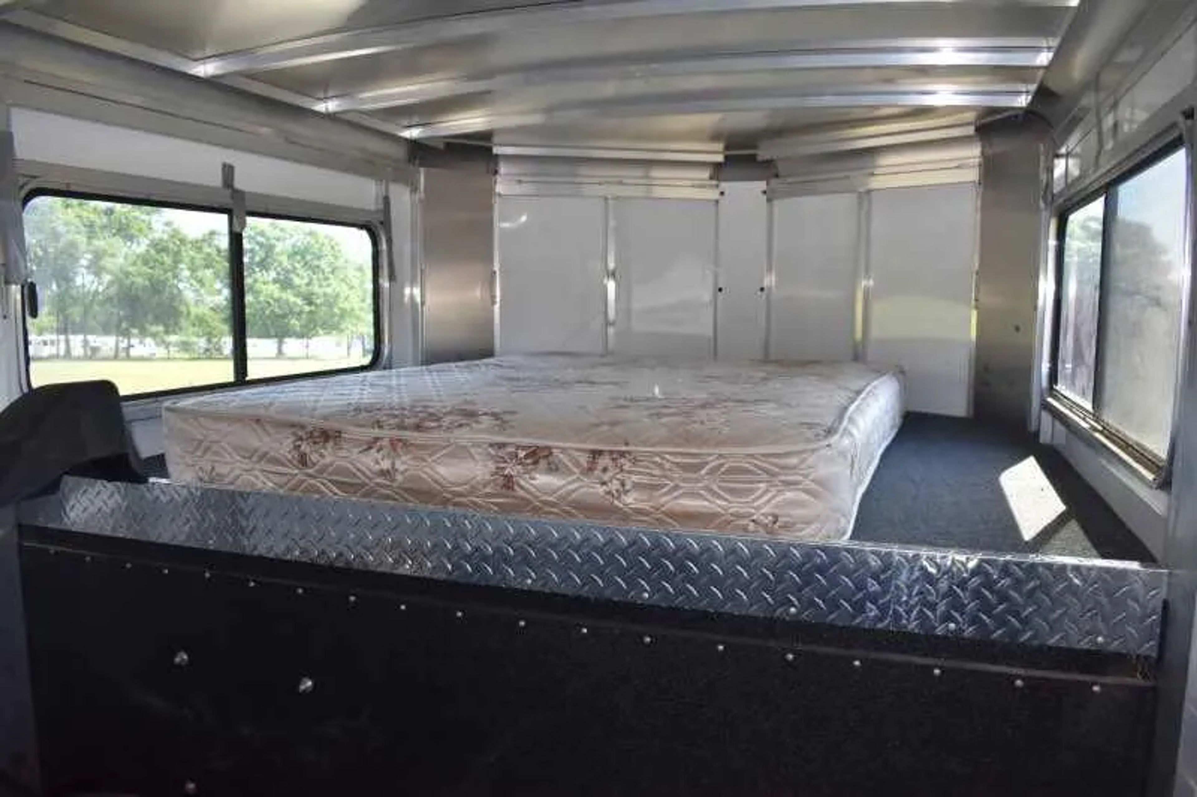 2014 Sundowner 2 Horse Gooseneck Trailer — view 11