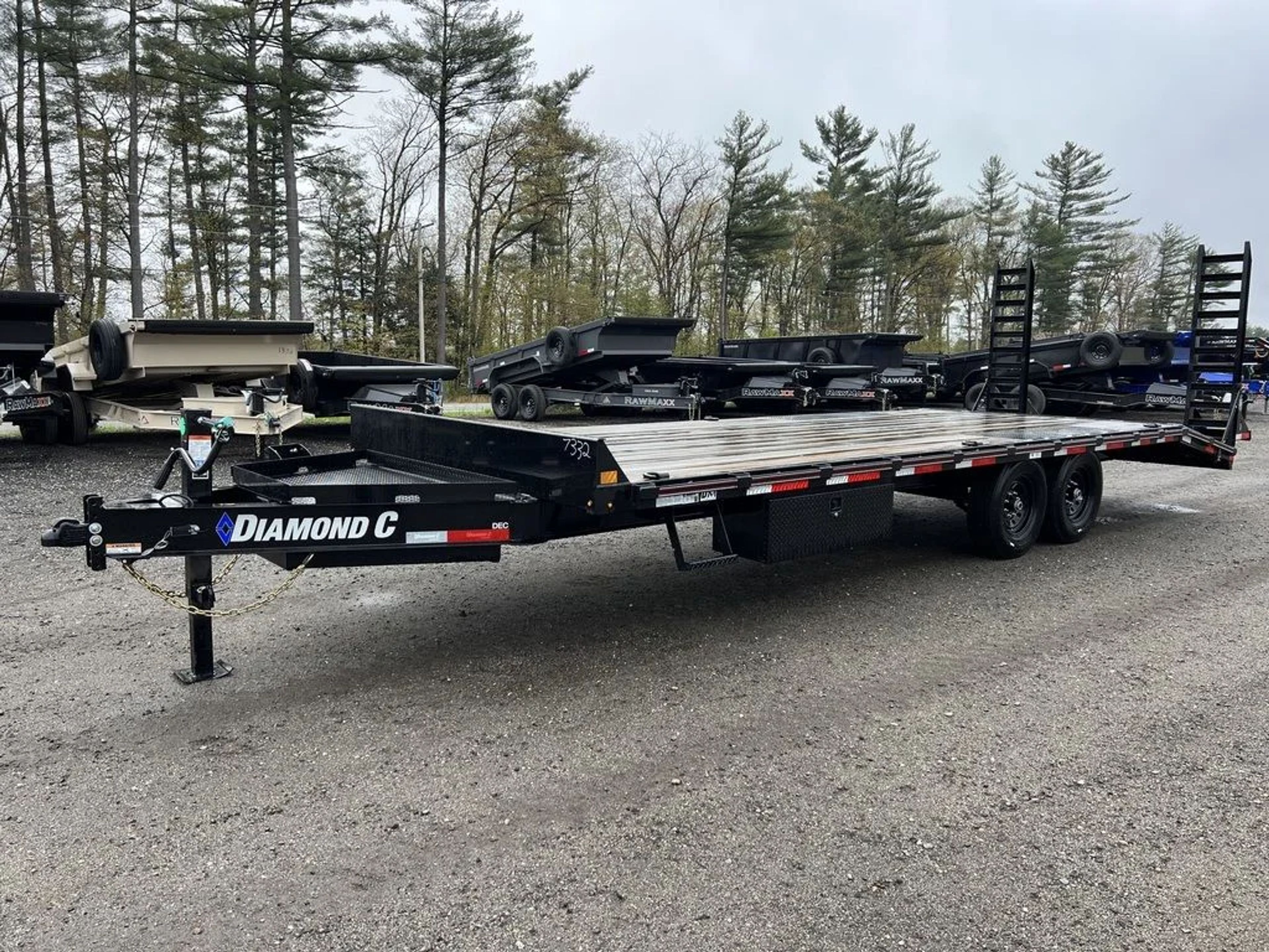 2024 Diamond Deckover Equipment Trailer — view 2