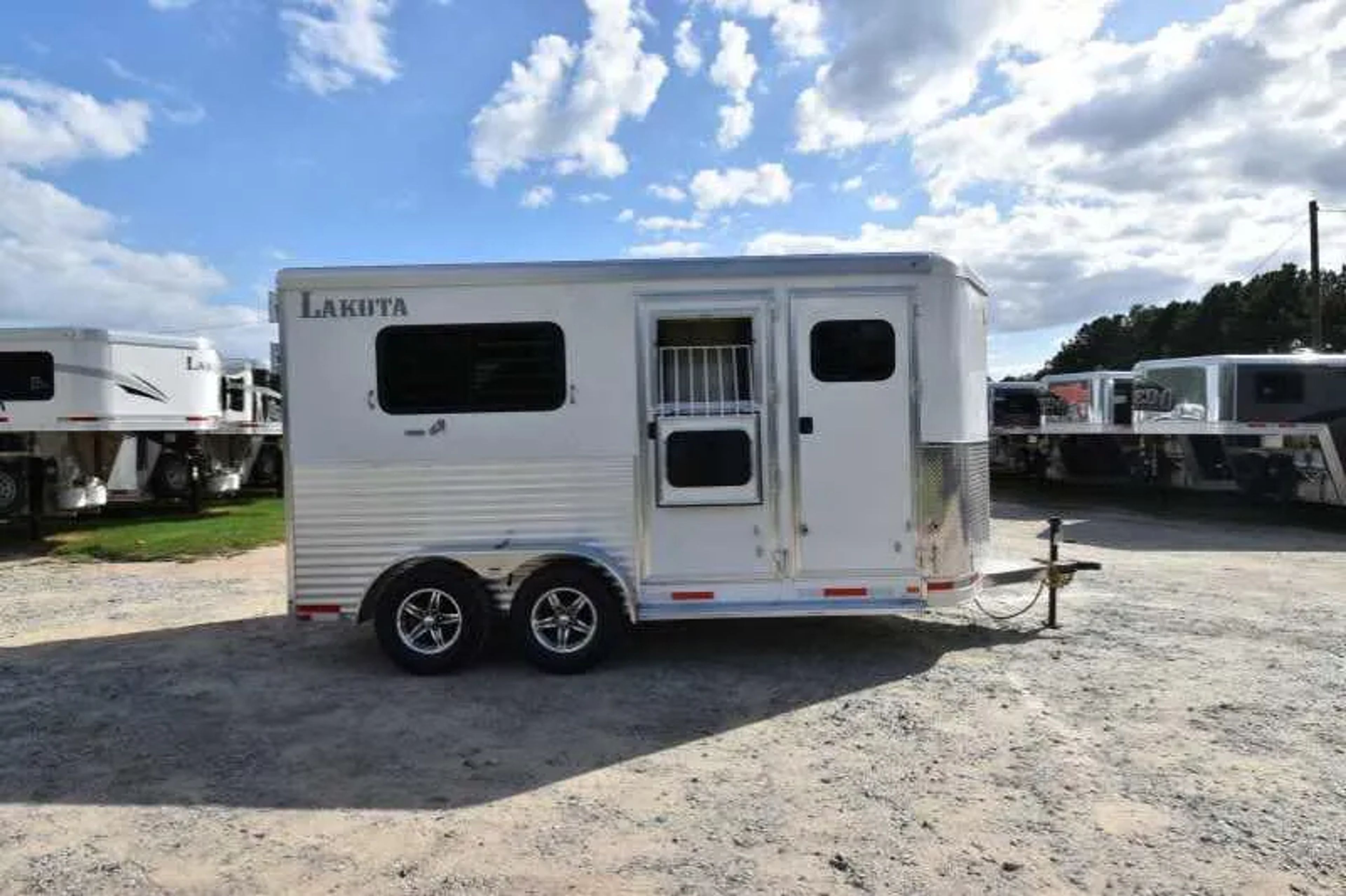 2018 Lakota 2HBPST 2 Horse Trailer — view 6