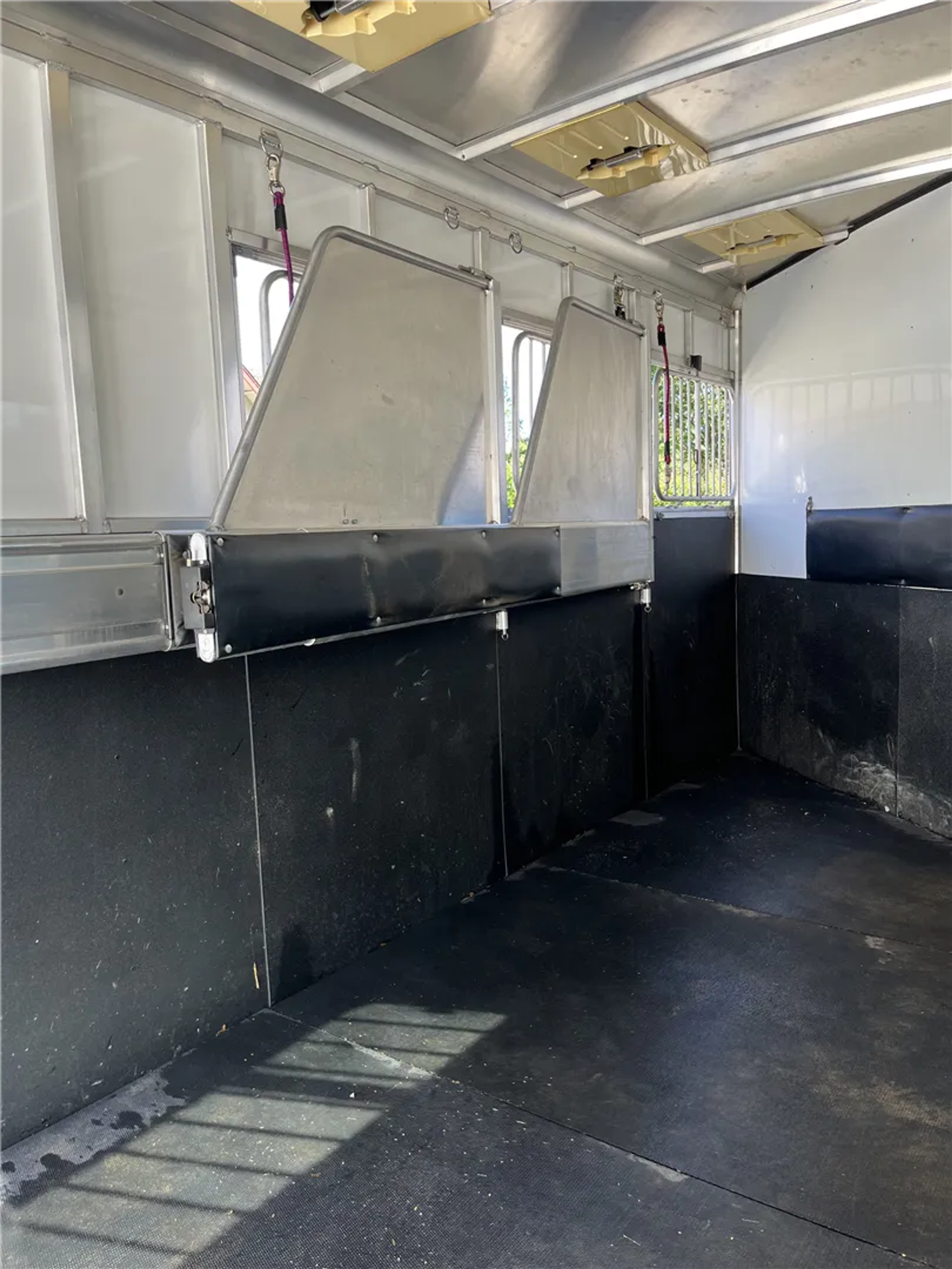 2013 Sundowner Trailers Sportsman 3 Horse Trailer — view 17