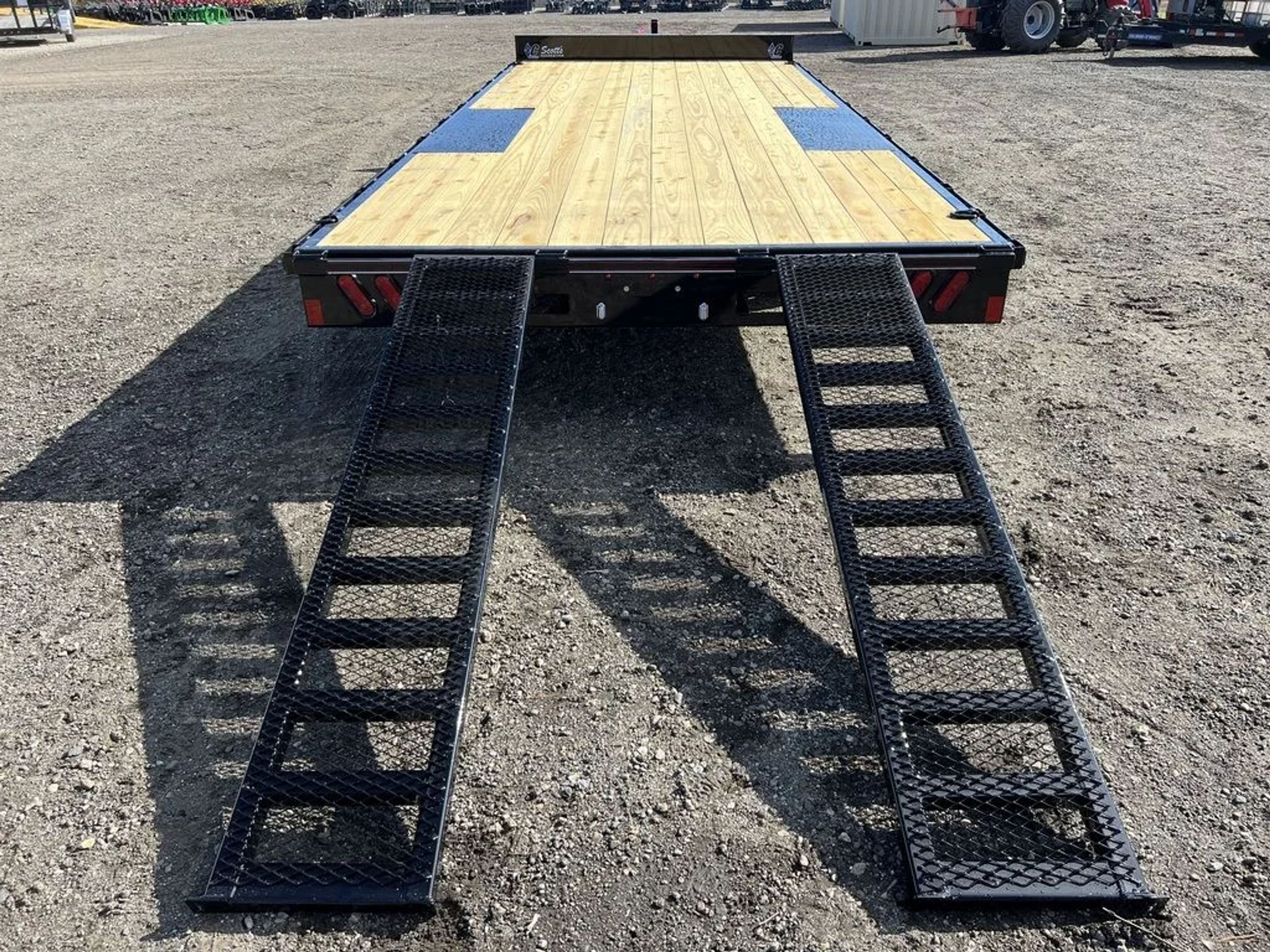 2024 Diamond C 8.5×20 7K Deckover Trailer w/Slide-In Ramps — view 9