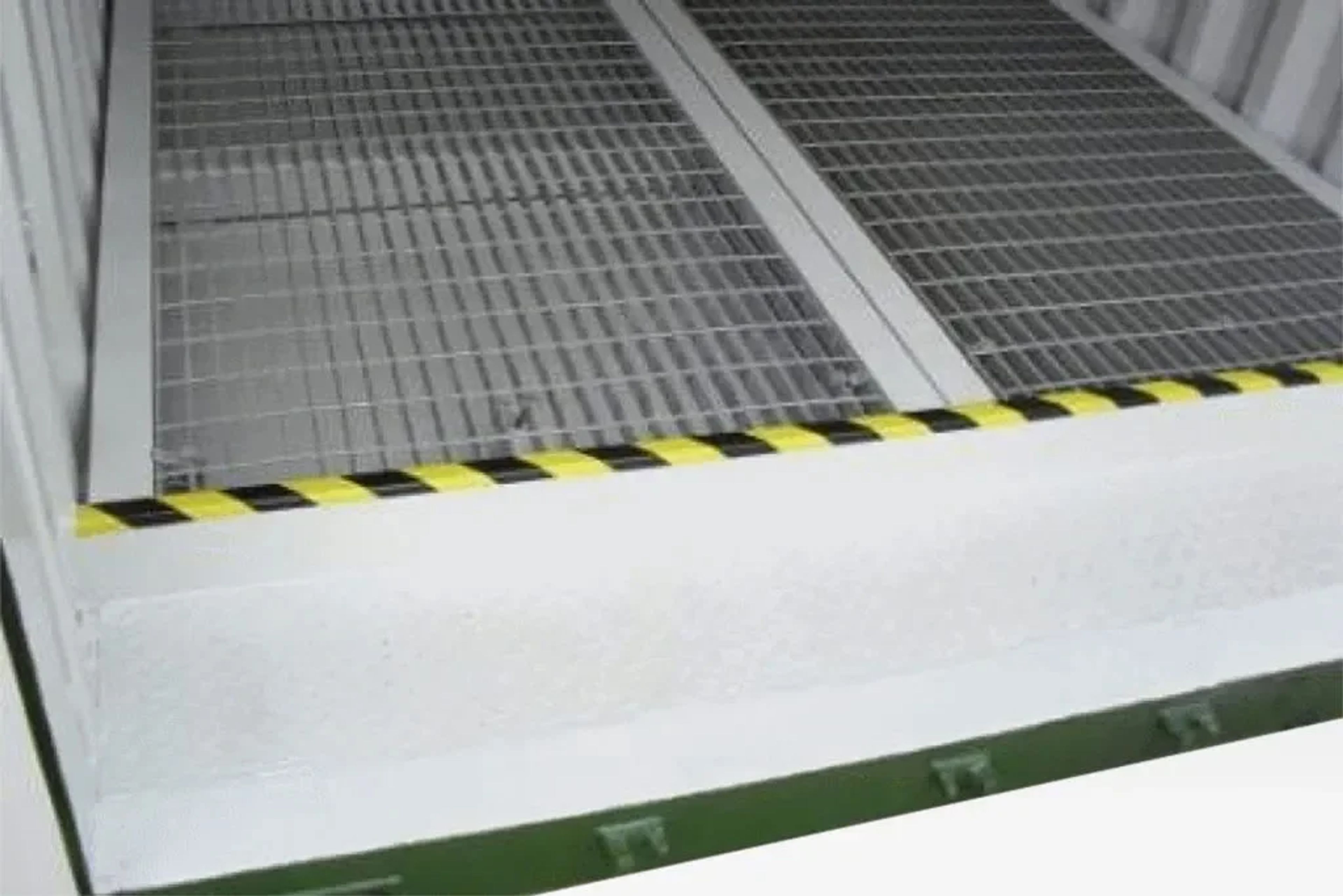 20ft X 8ft Open Mesh Floor Bunded Store — view 4