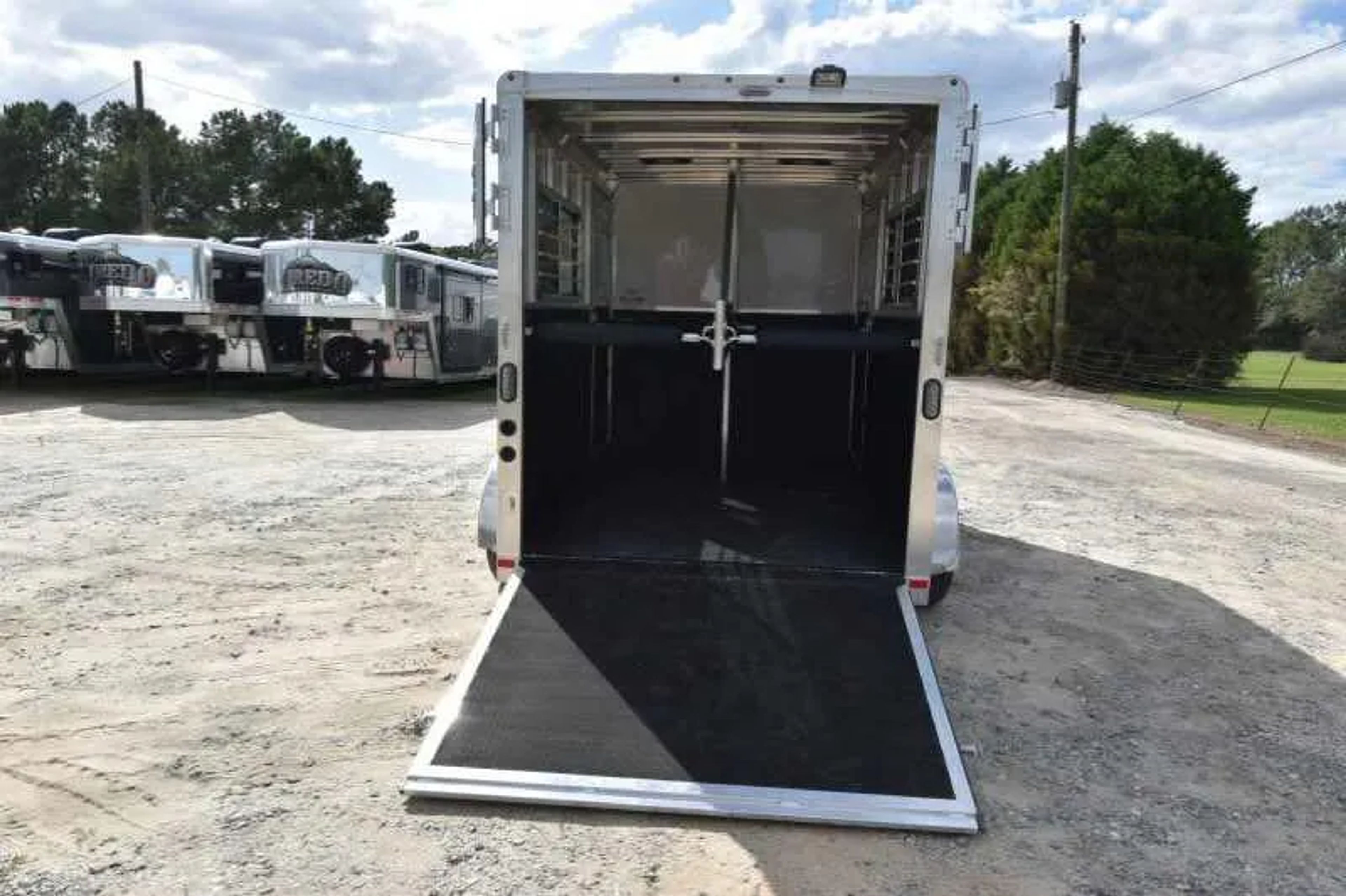 2018 Lakota 2HBPST 2 Horse Trailer — view 15